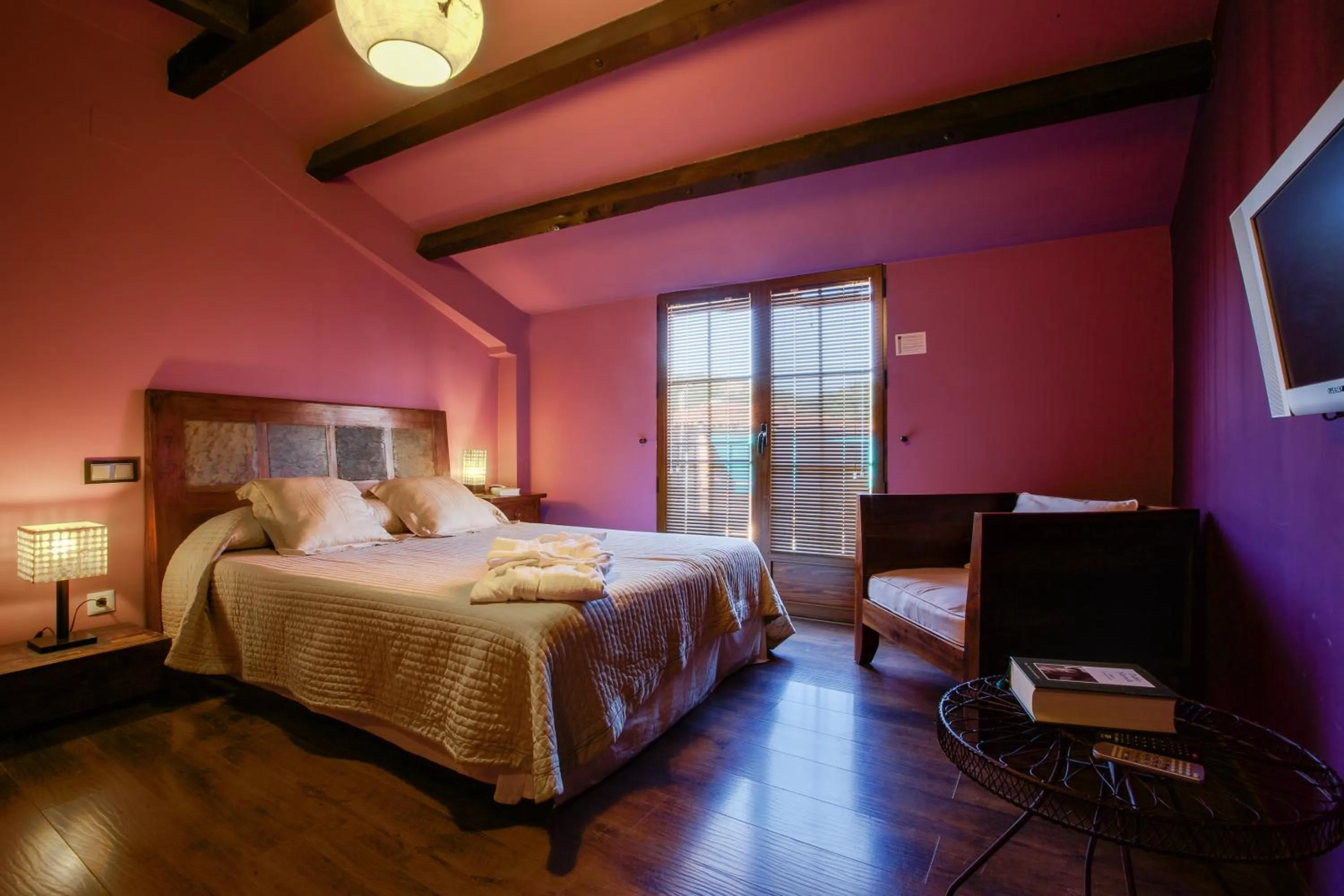 Photo of the whole room in La Posada del Casar