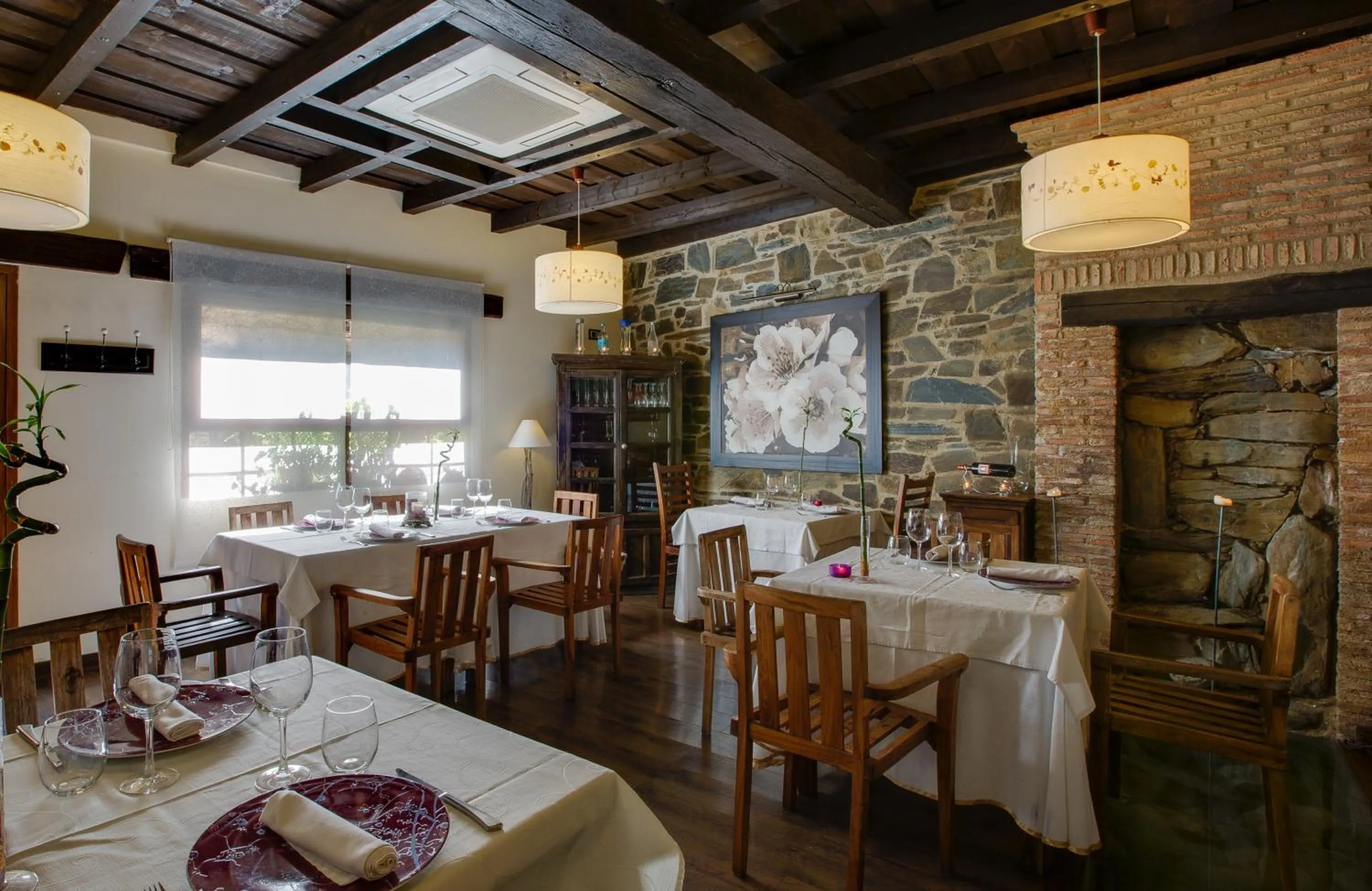Restaurant/places to eat in La Posada del Casar