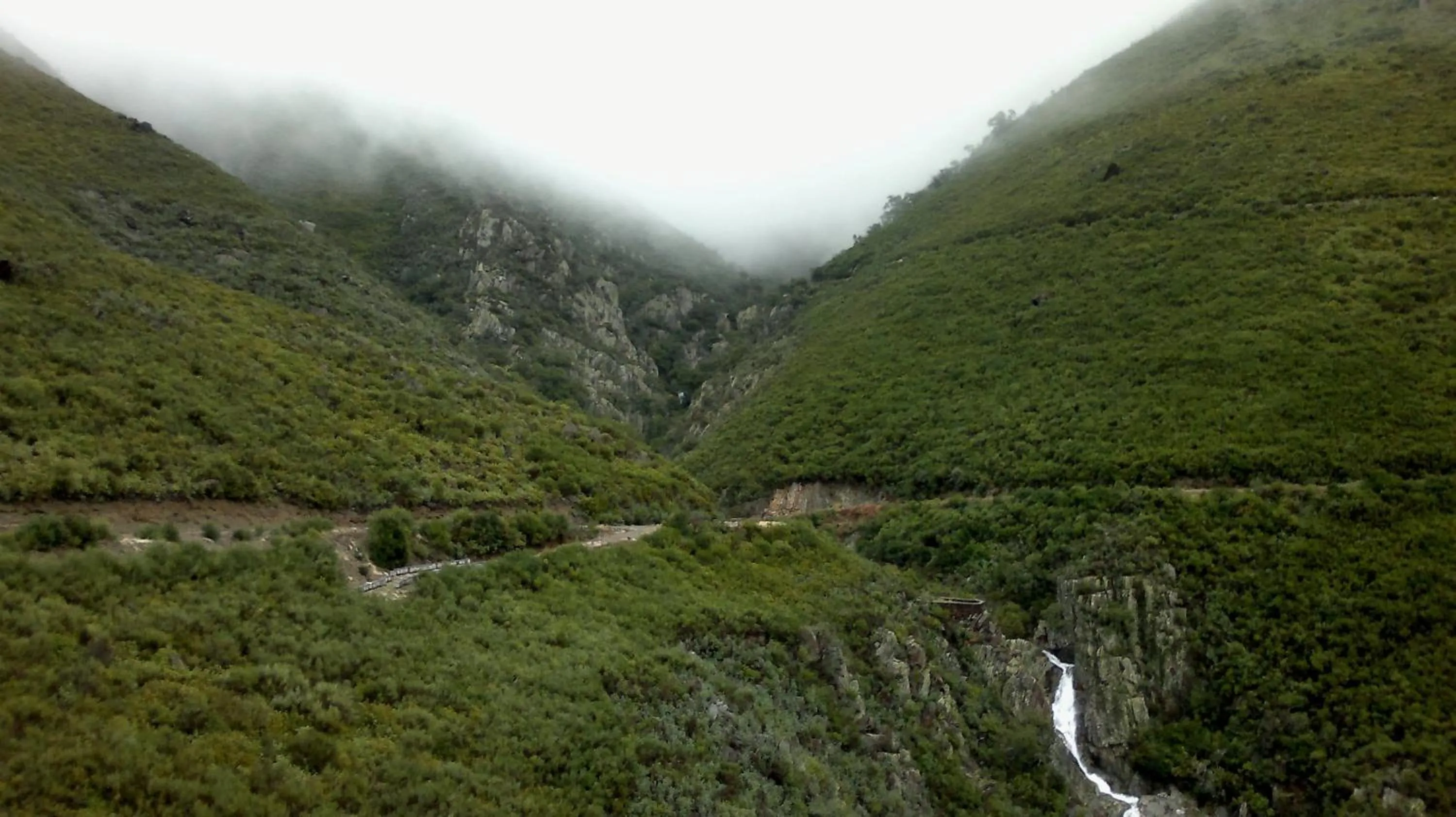 Hiking in La Posada del Casar