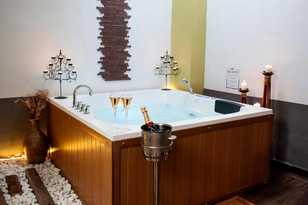 Spa and wellness centre/facilities in La Posada del Casar