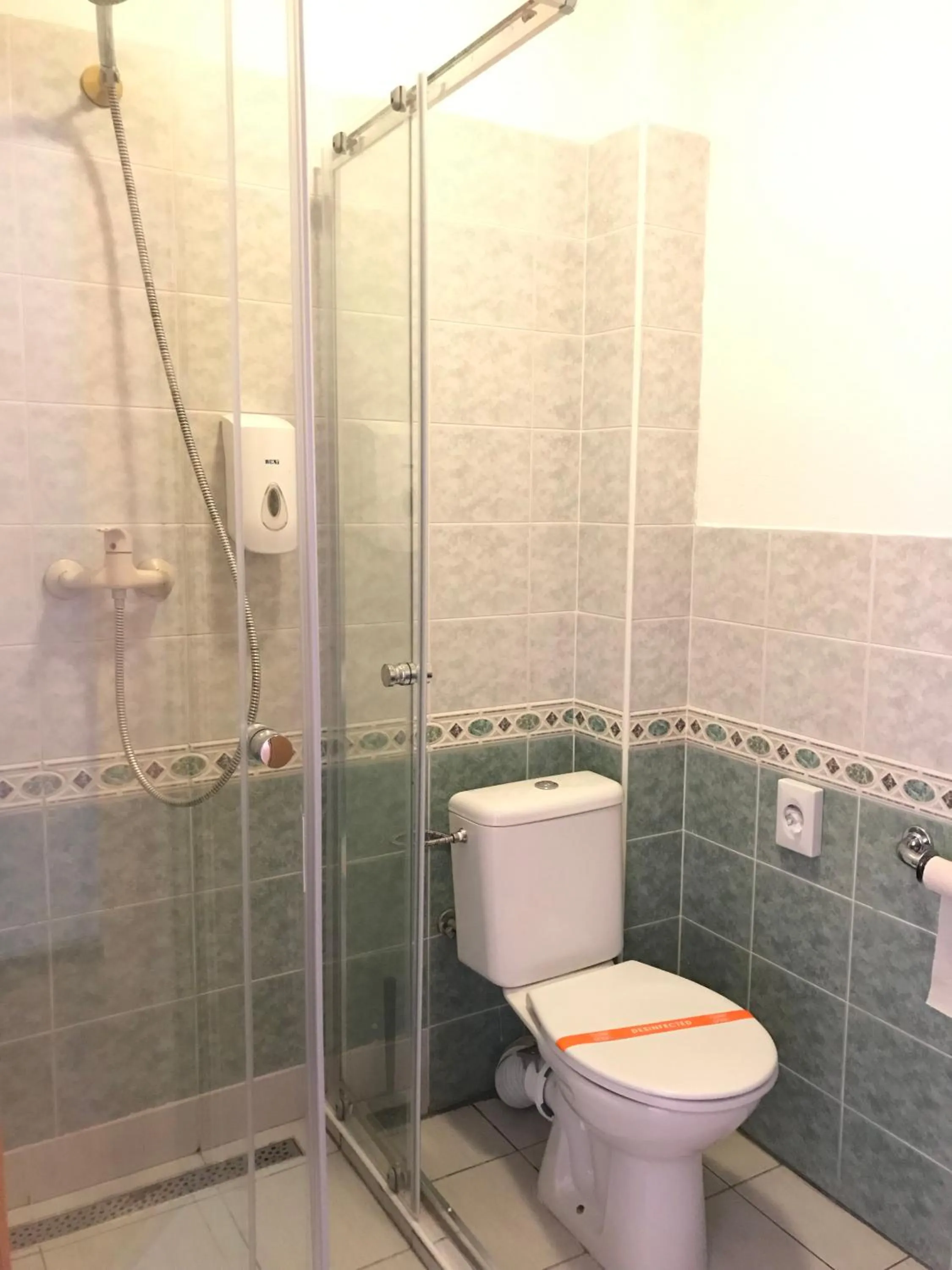 Toilet in Hotel Orlan