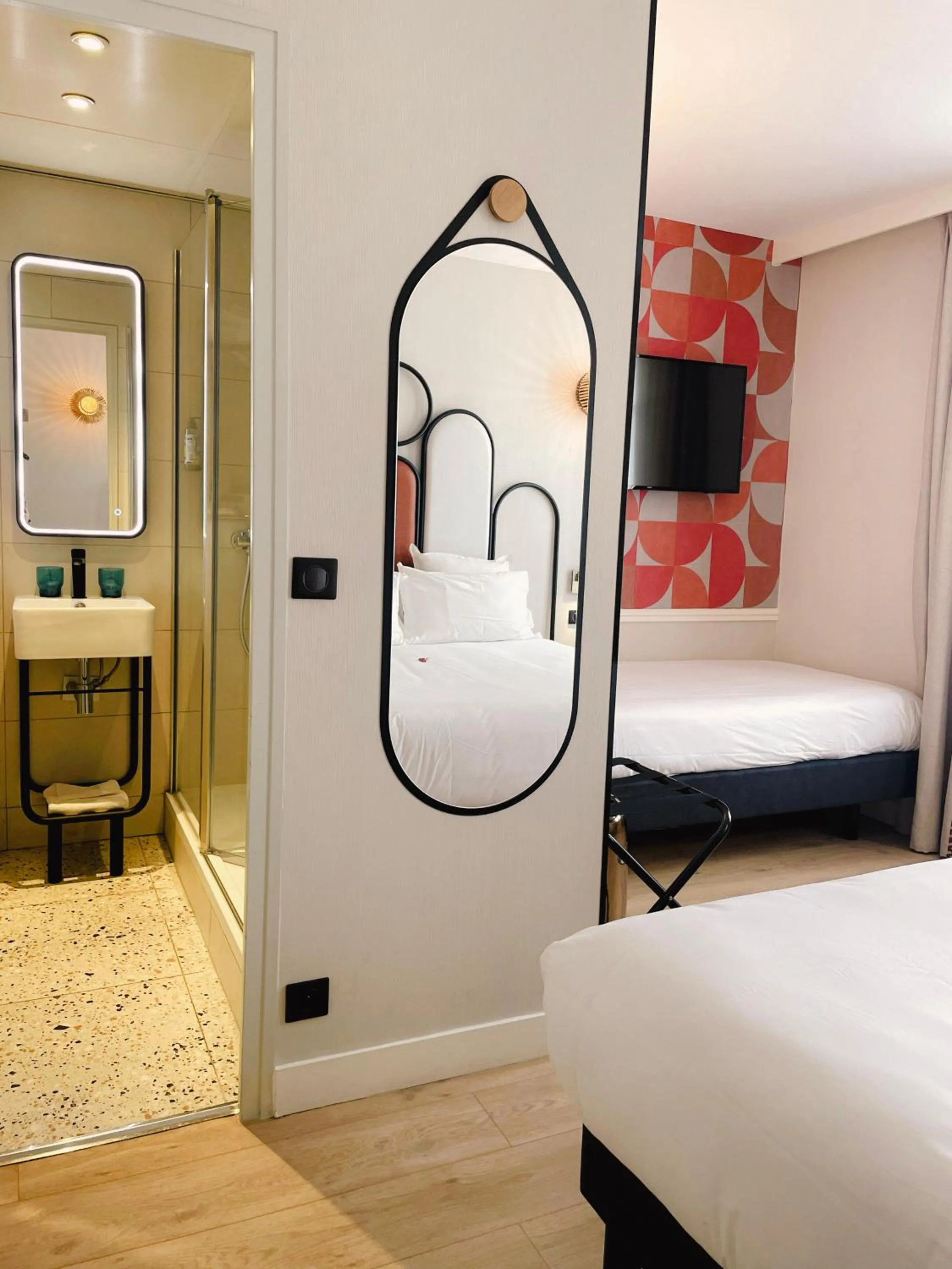 Bed in Hôtel de L'Esperance