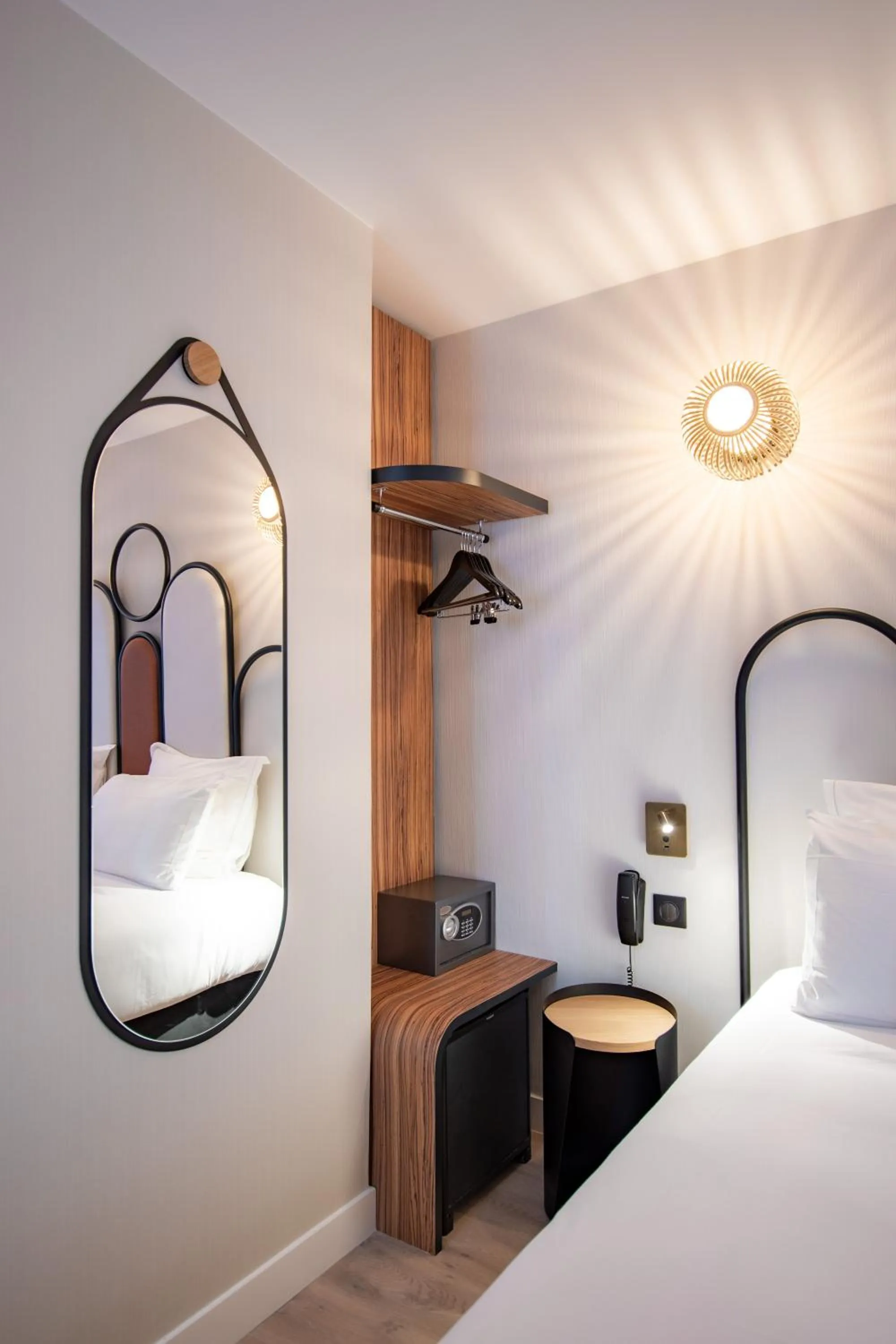 Bedroom, Bed in Hôtel de L'Esperance