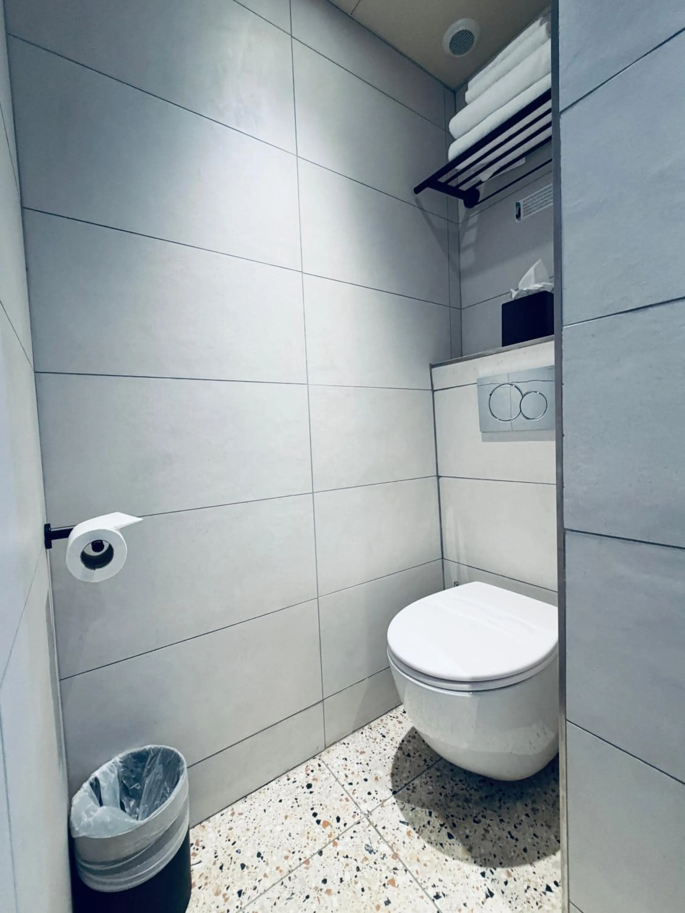 Toilet in Hôtel de L'Esperance