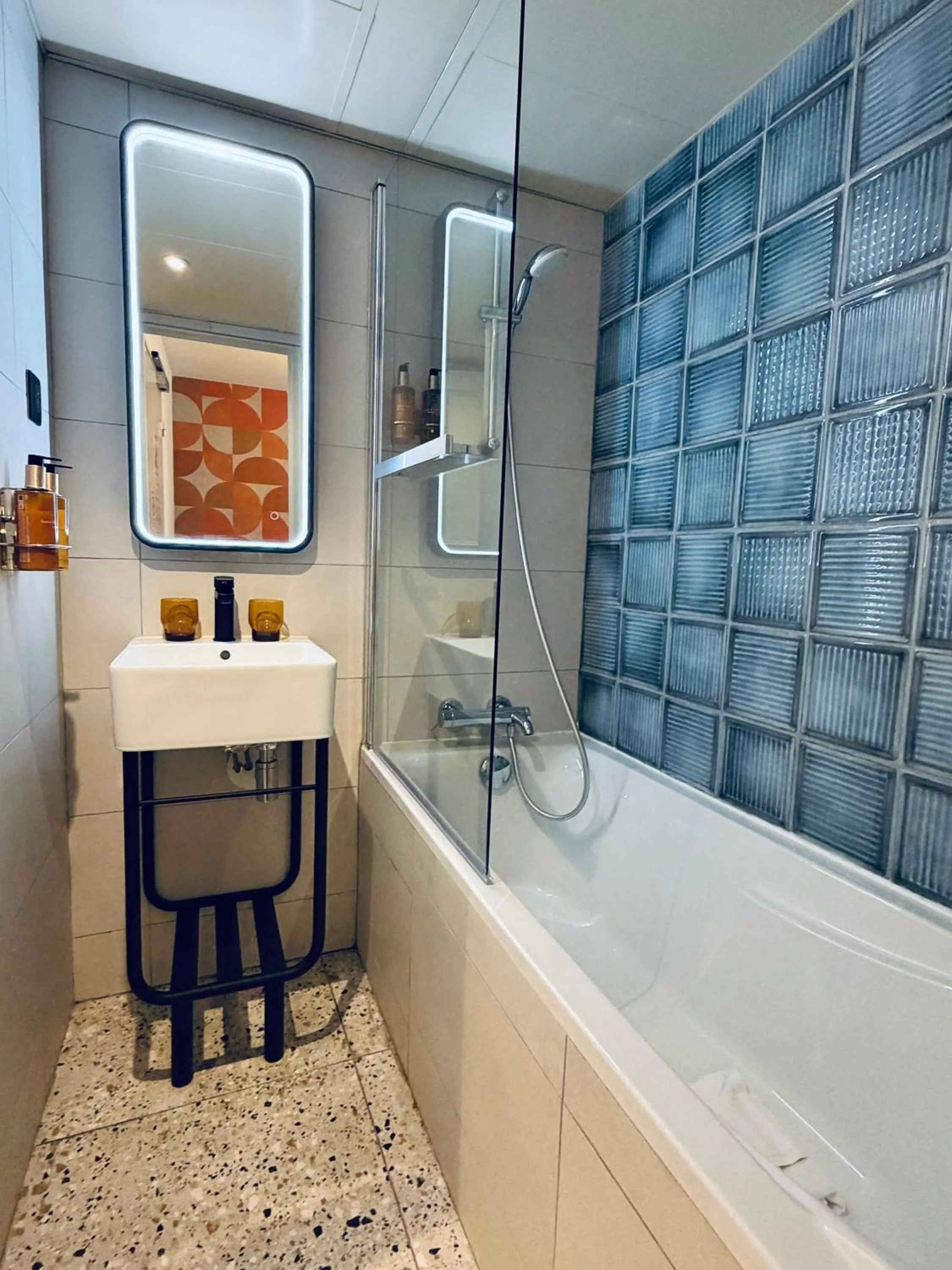 Bath in Hôtel de L'Esperance