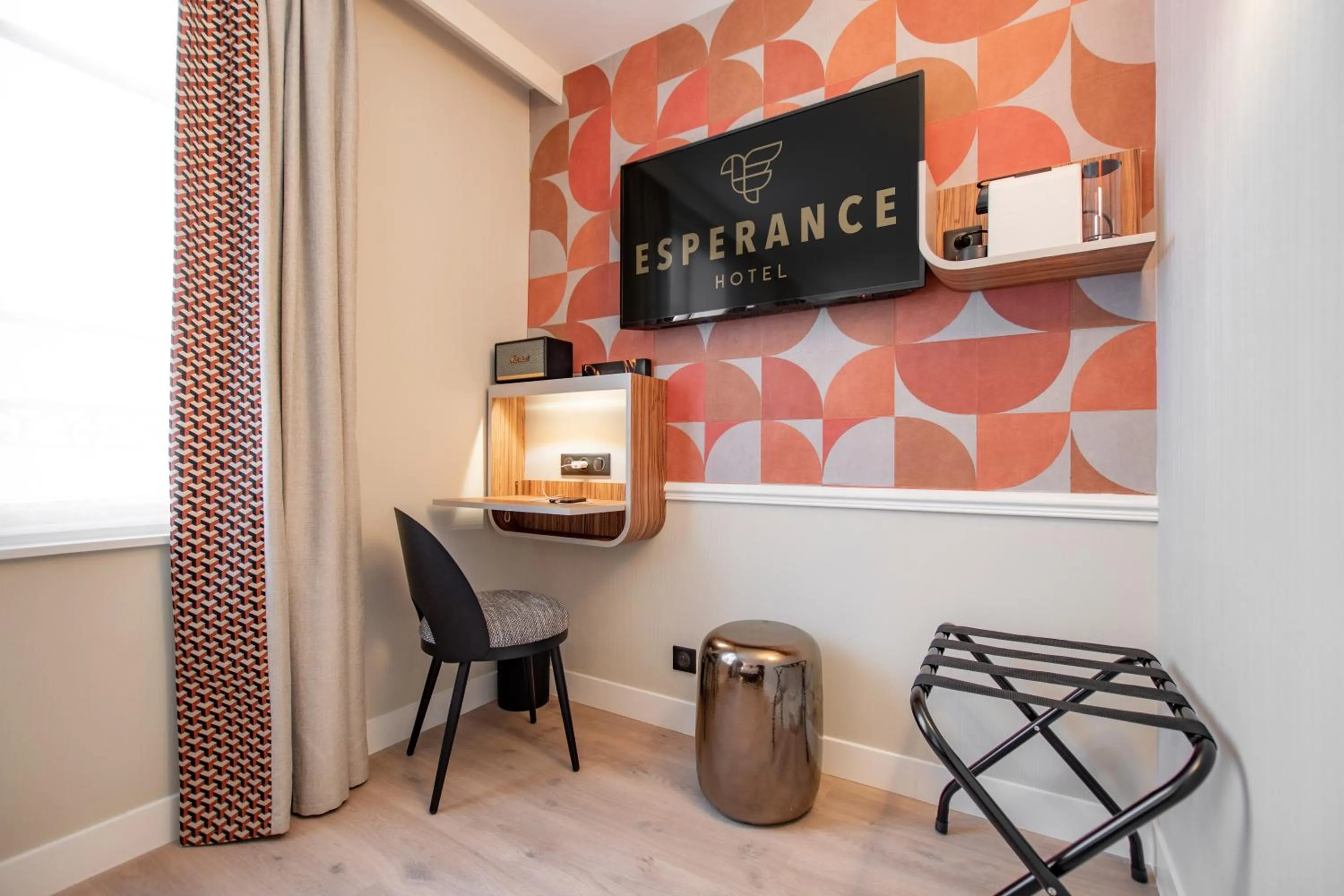 Coffee/tea facilities in Hôtel de L'Esperance