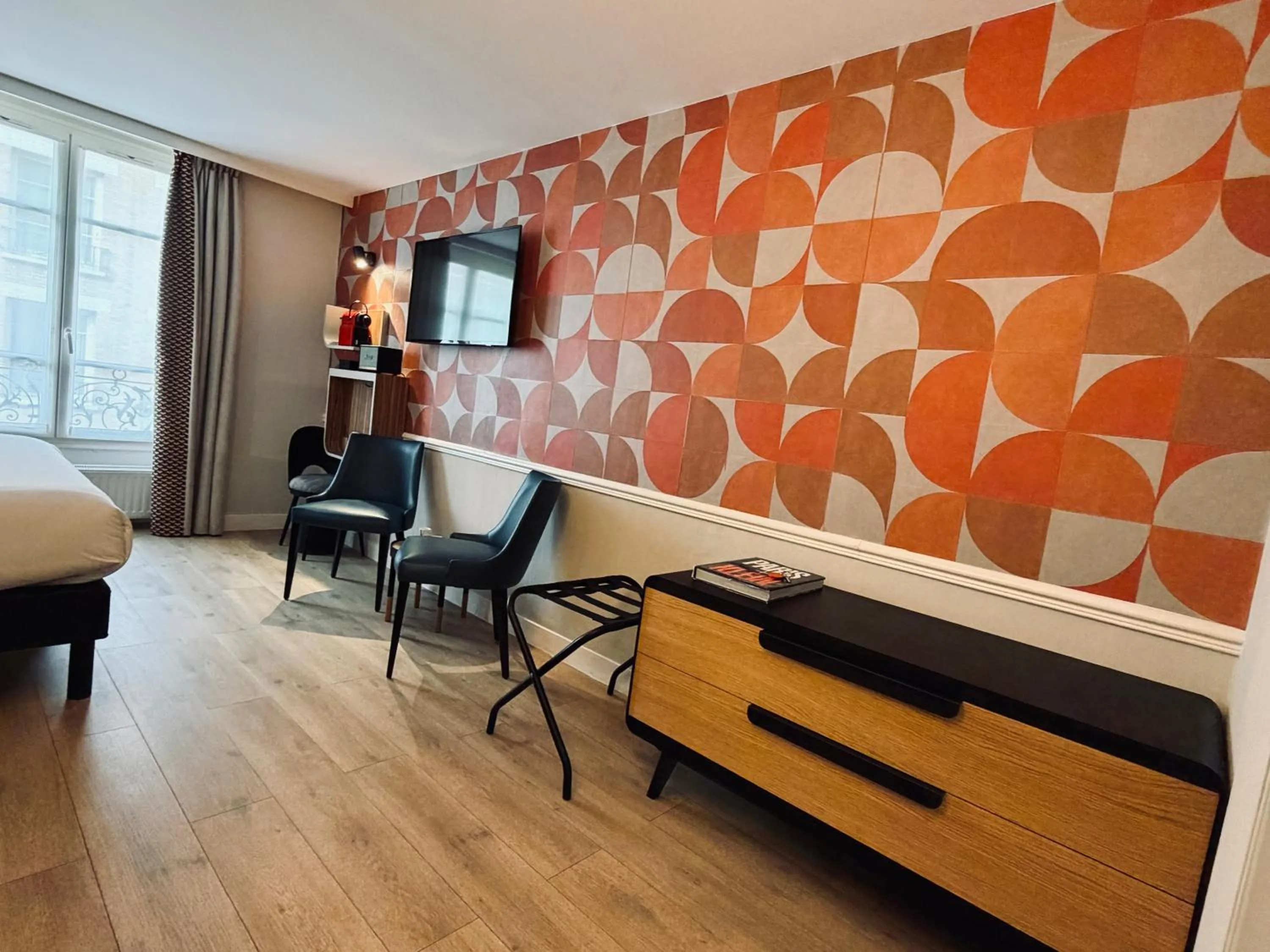 Bedroom, Bed in Hôtel de L'Esperance