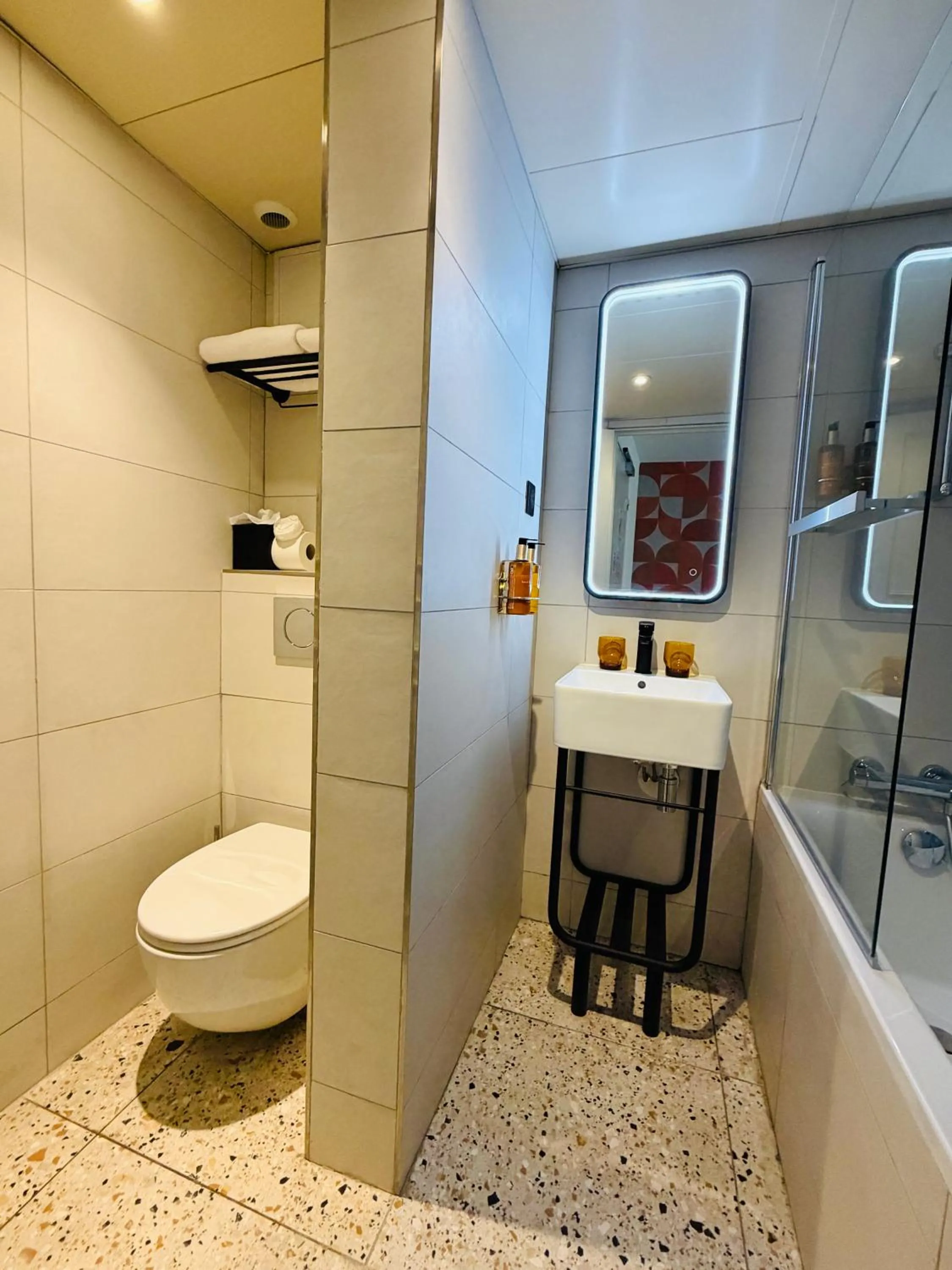 Bathroom in Hôtel de L'Esperance