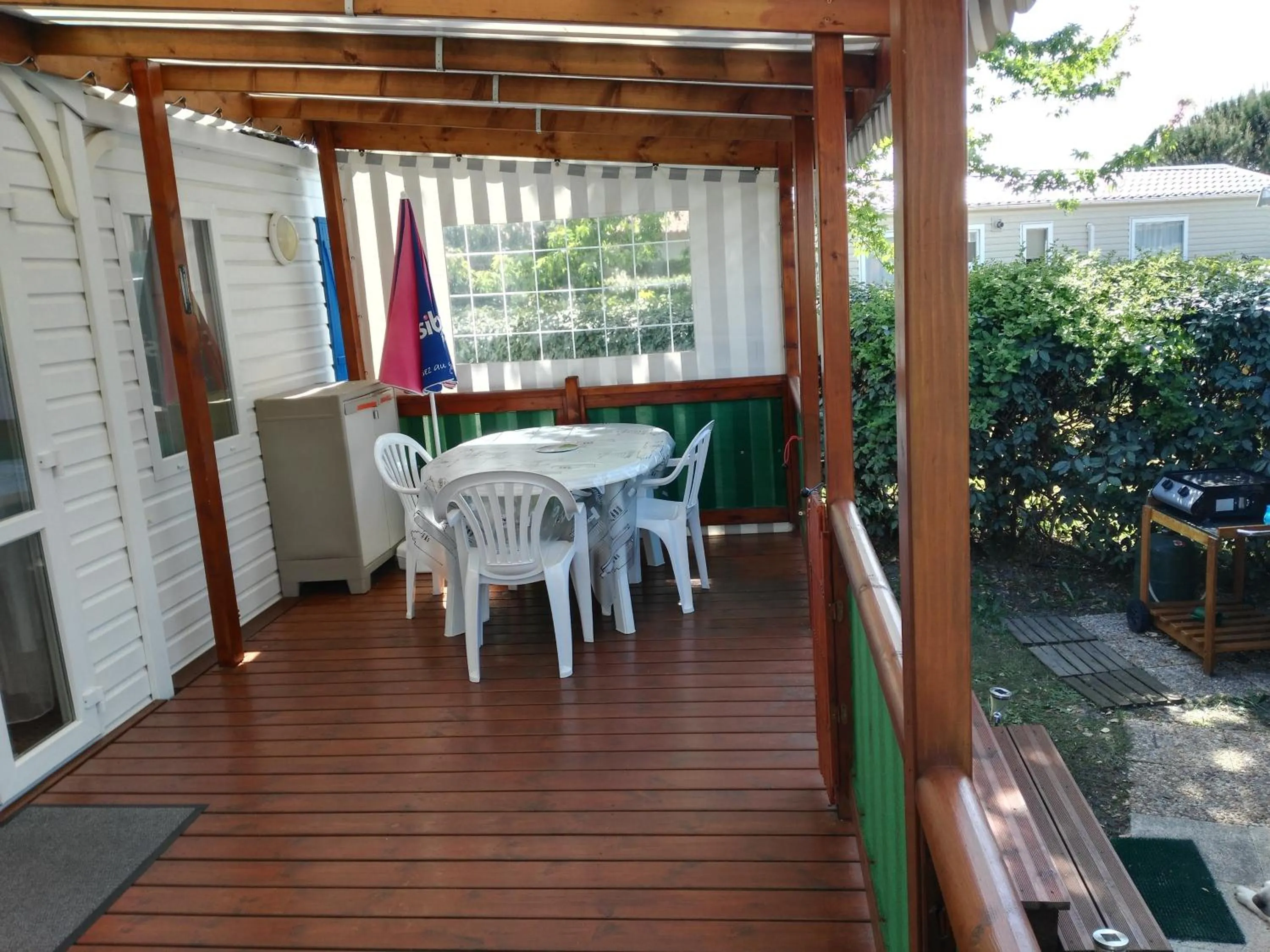 Patio in MOBIL HOME 43 dans Camping 4 Etoiles