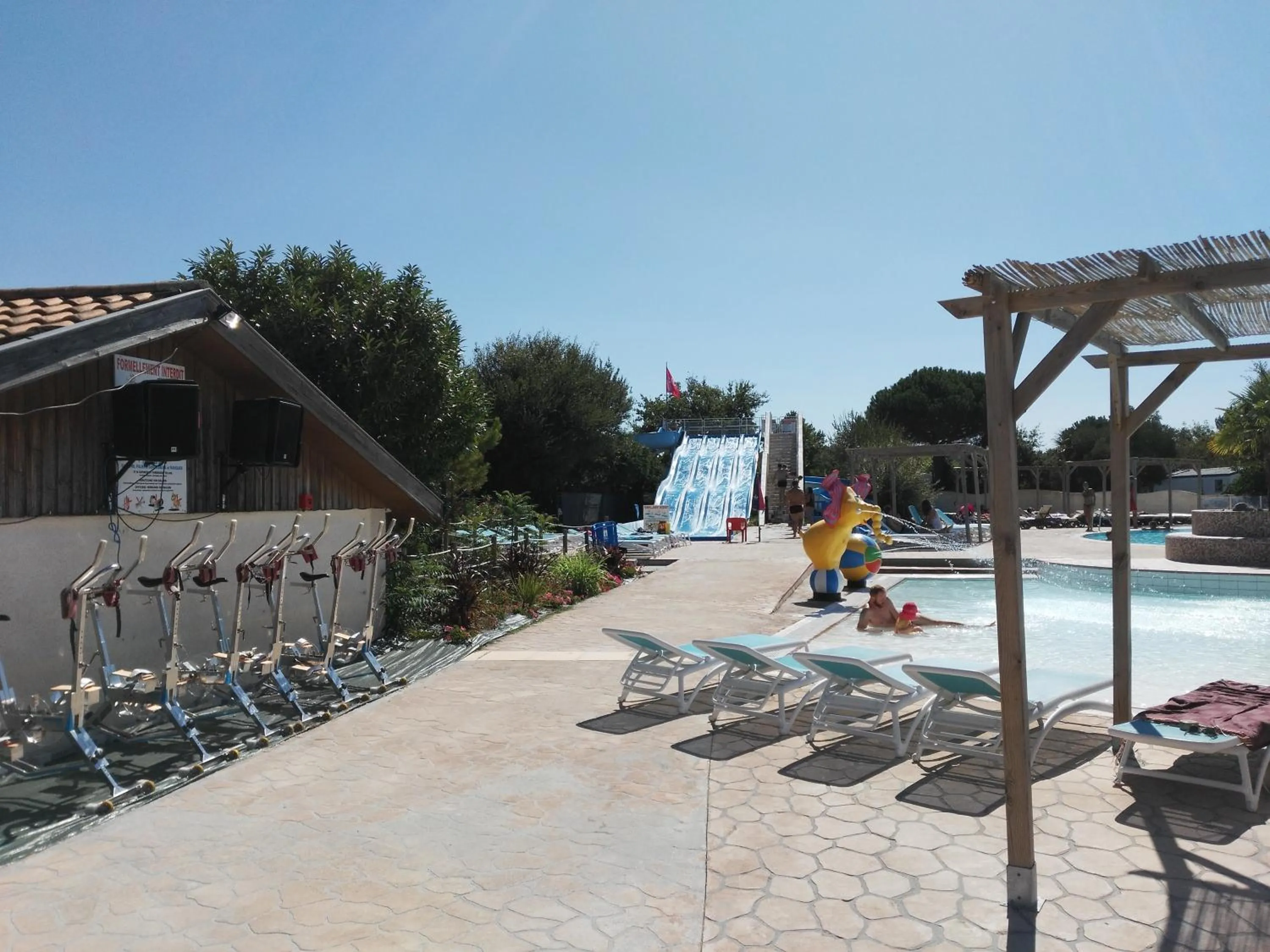 Spring in MOBIL HOME 43 dans Camping 4 Etoiles