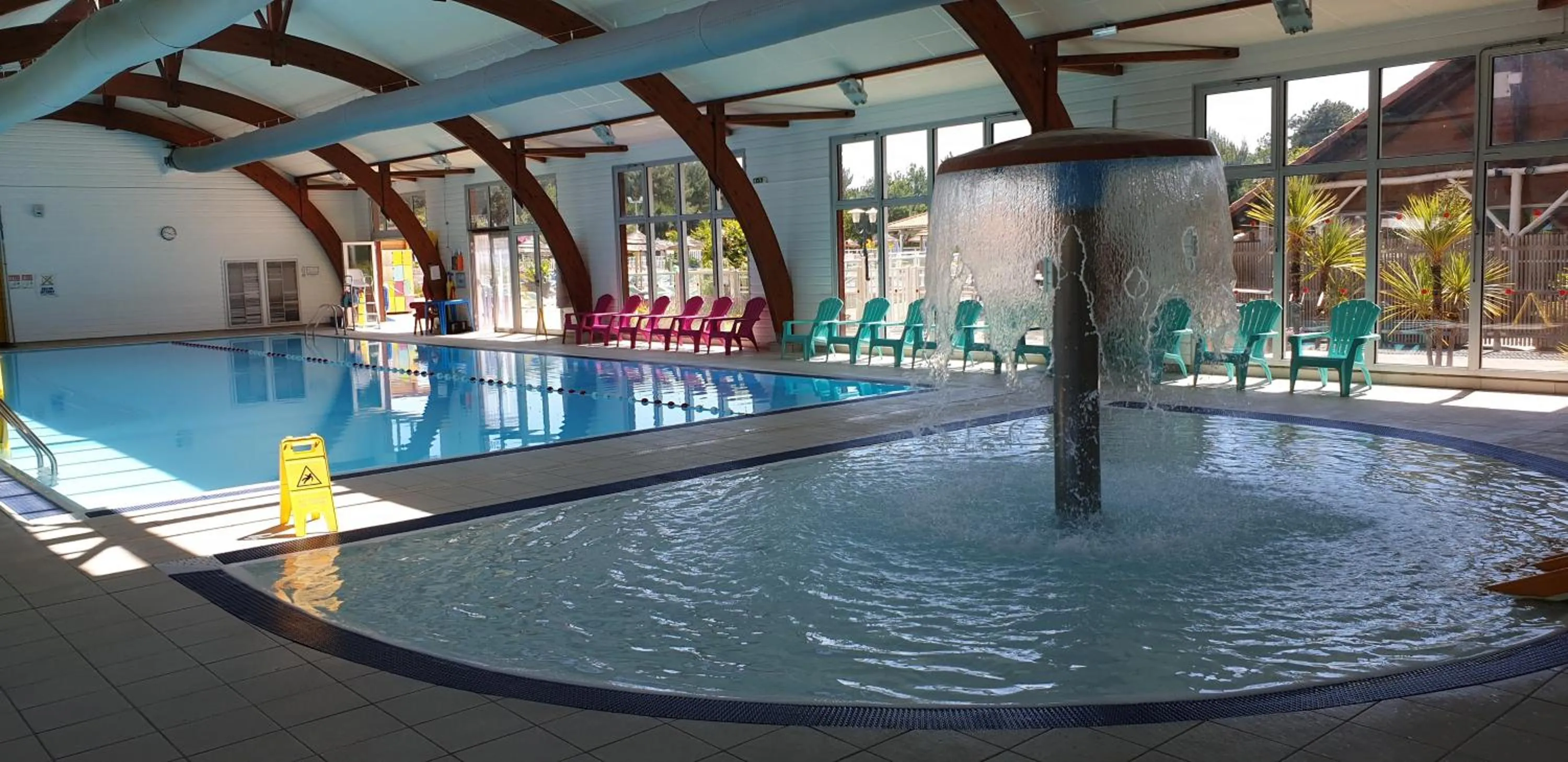 Swimming pool in MOBIL HOME 43 dans Camping 4 Etoiles