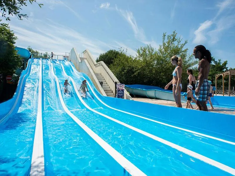 Aqua park in MOBIL HOME 43 dans Camping 4 Etoiles