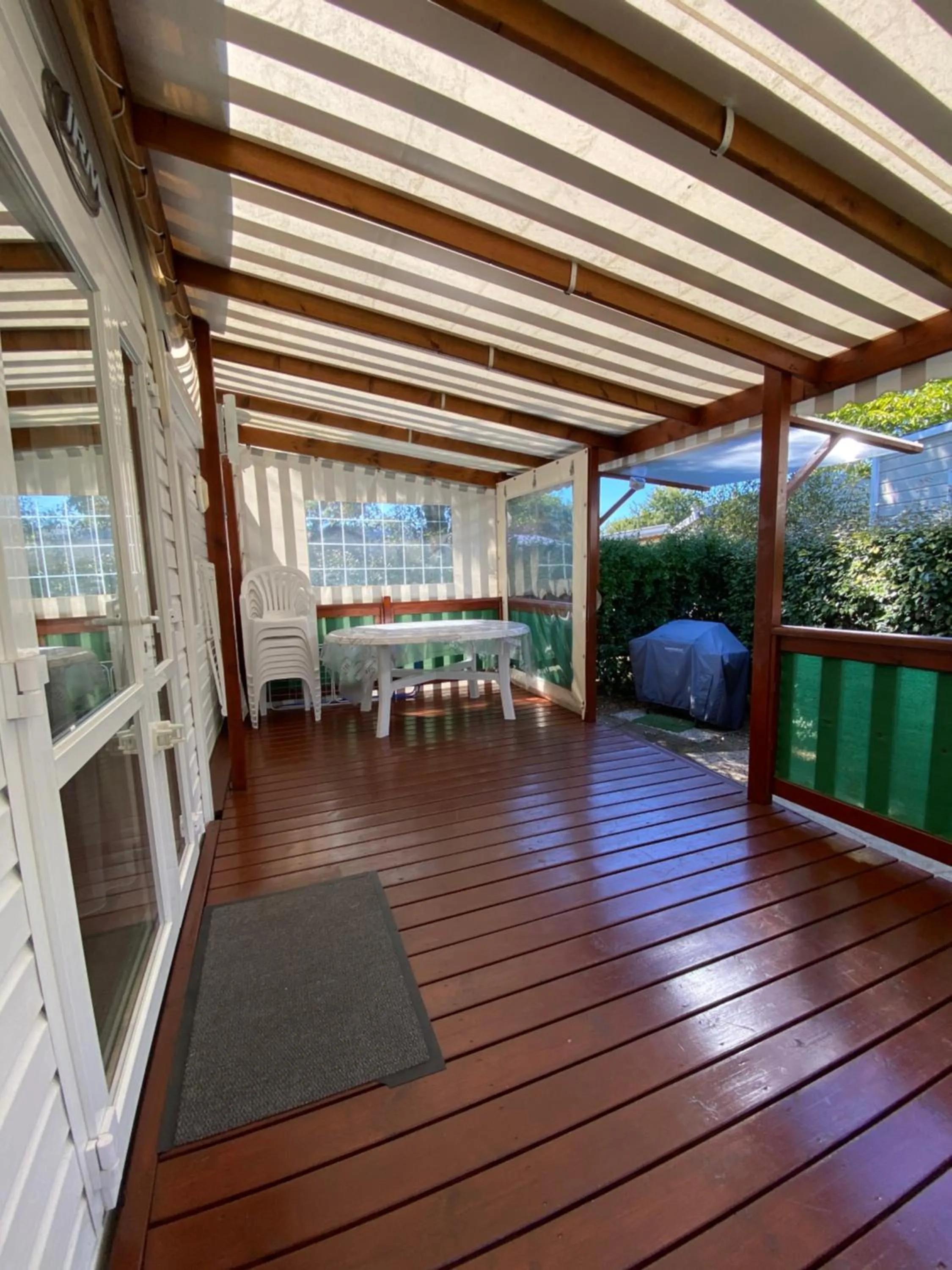 Patio in MOBIL HOME 43 dans Camping 4 Etoiles