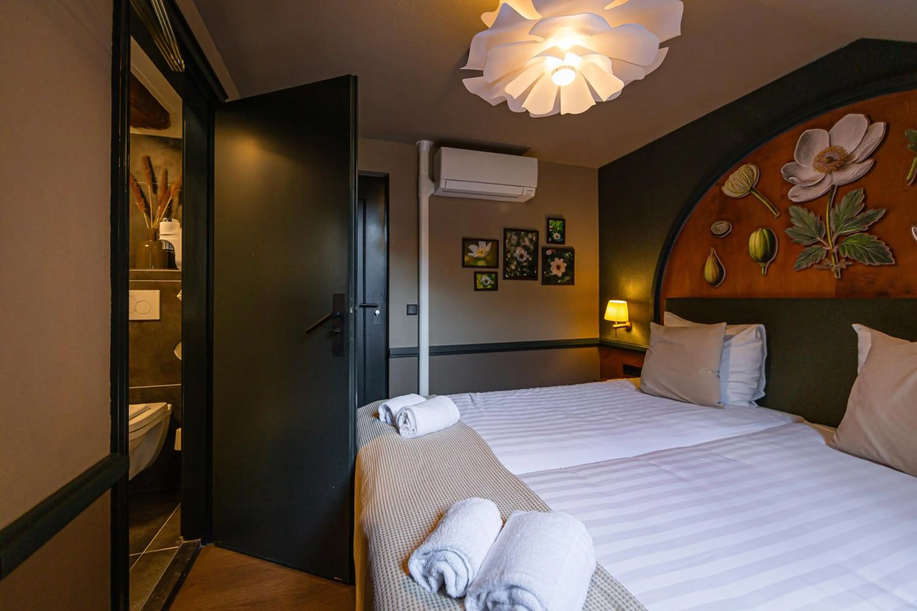 Bedroom, Bed in Buitenplaats Kasteel Elsloo