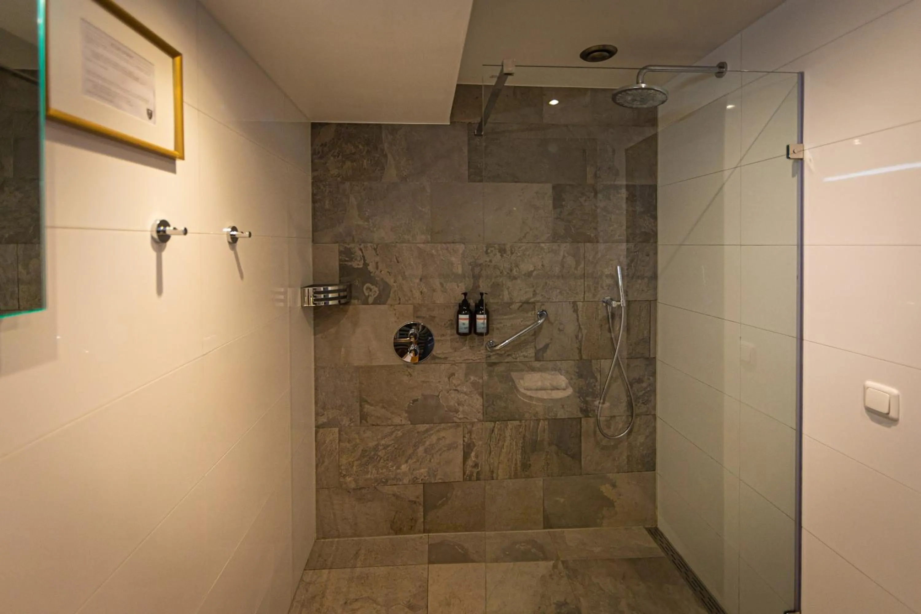 Shower in Buitenplaats Kasteel Elsloo