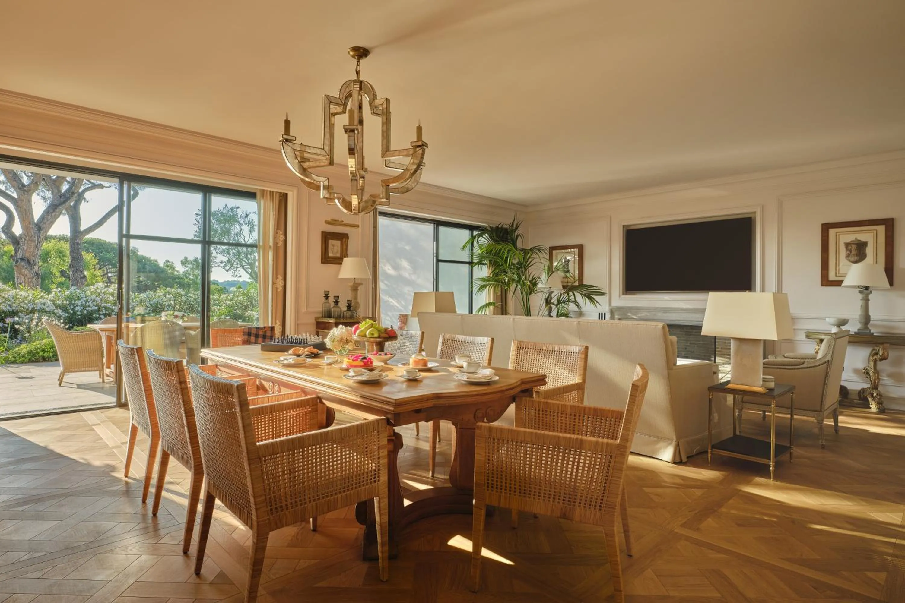 Dining area in Airelles Château de la Messardière