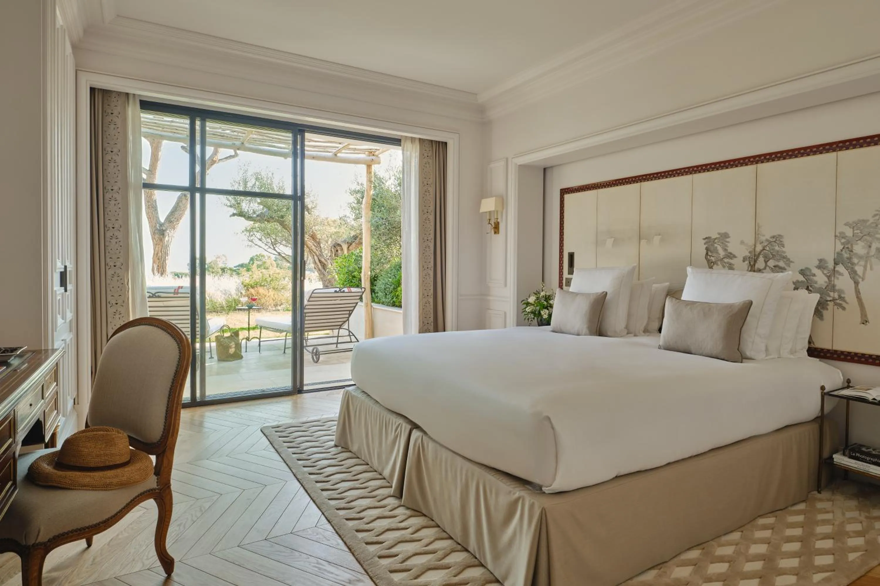 Bedroom, Bed in Airelles Château de la Messardière