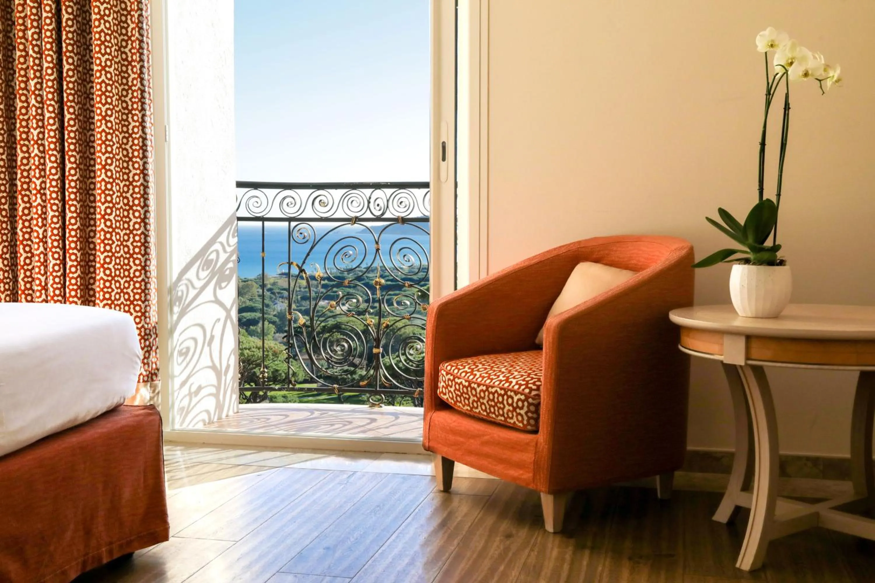 View (from property/room), Bed in Airelles Château de la Messardière