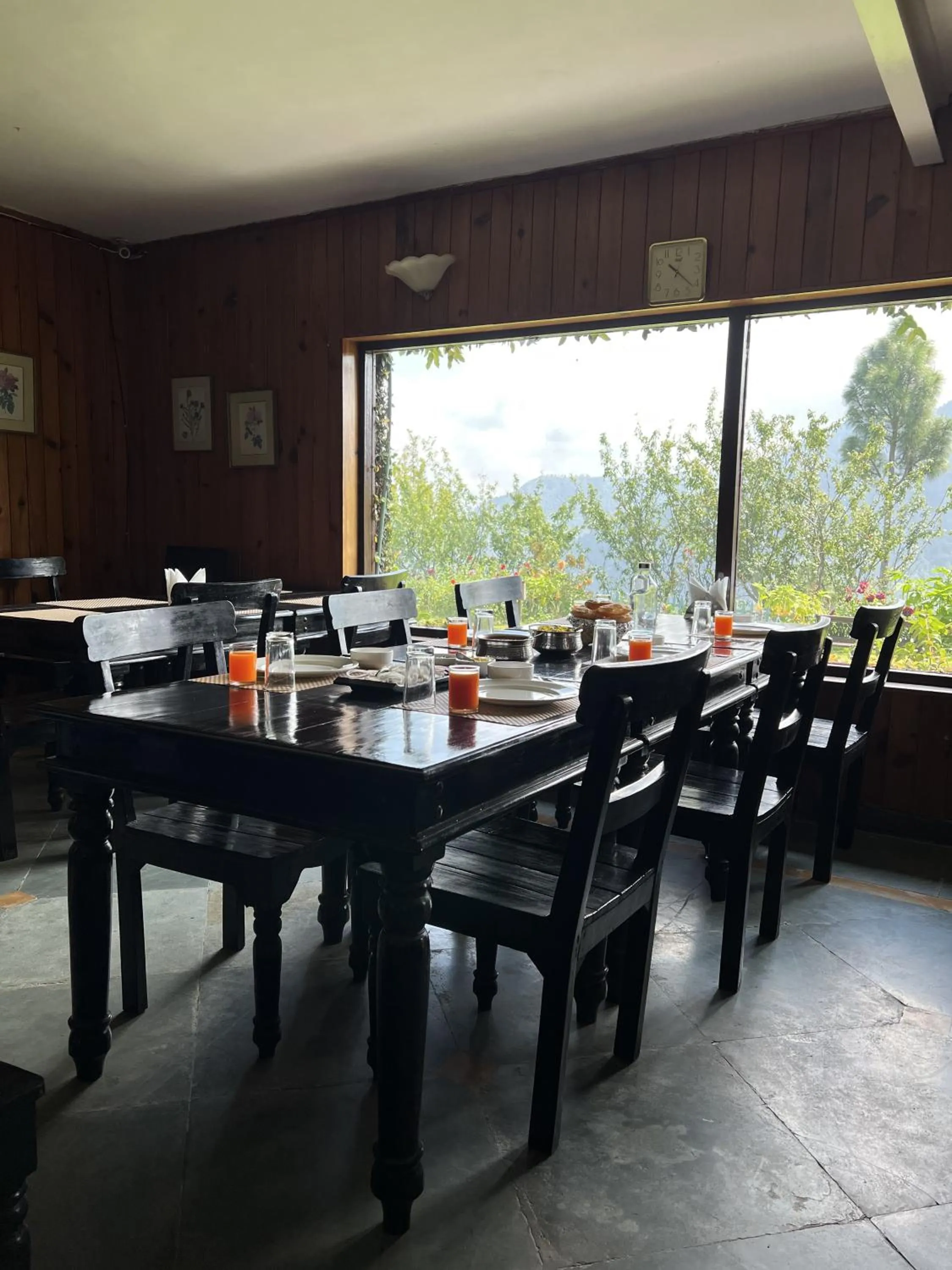 Dining area in Cedar Lodge By Aahma