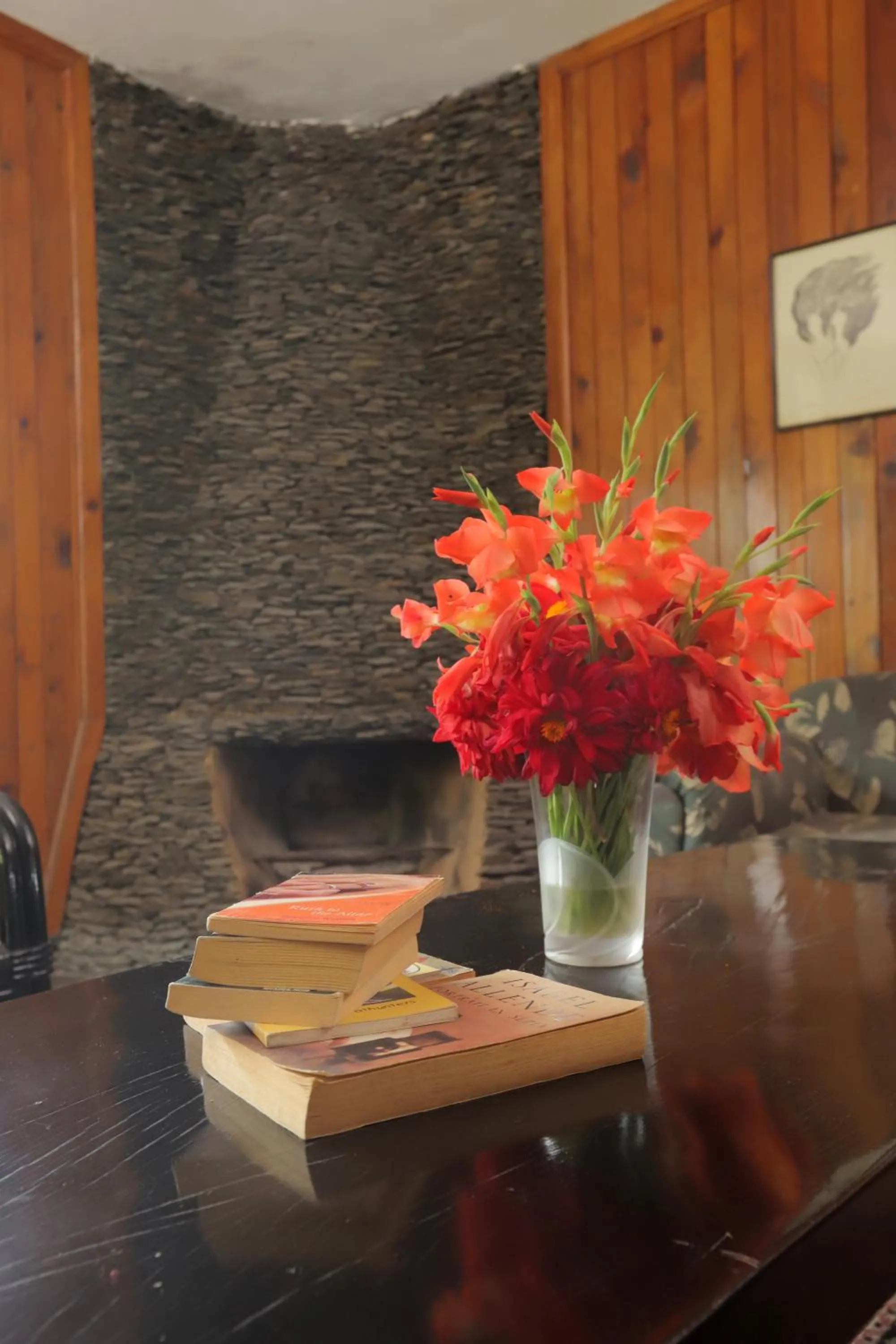 Living room in Cedar Lodge By Aahma