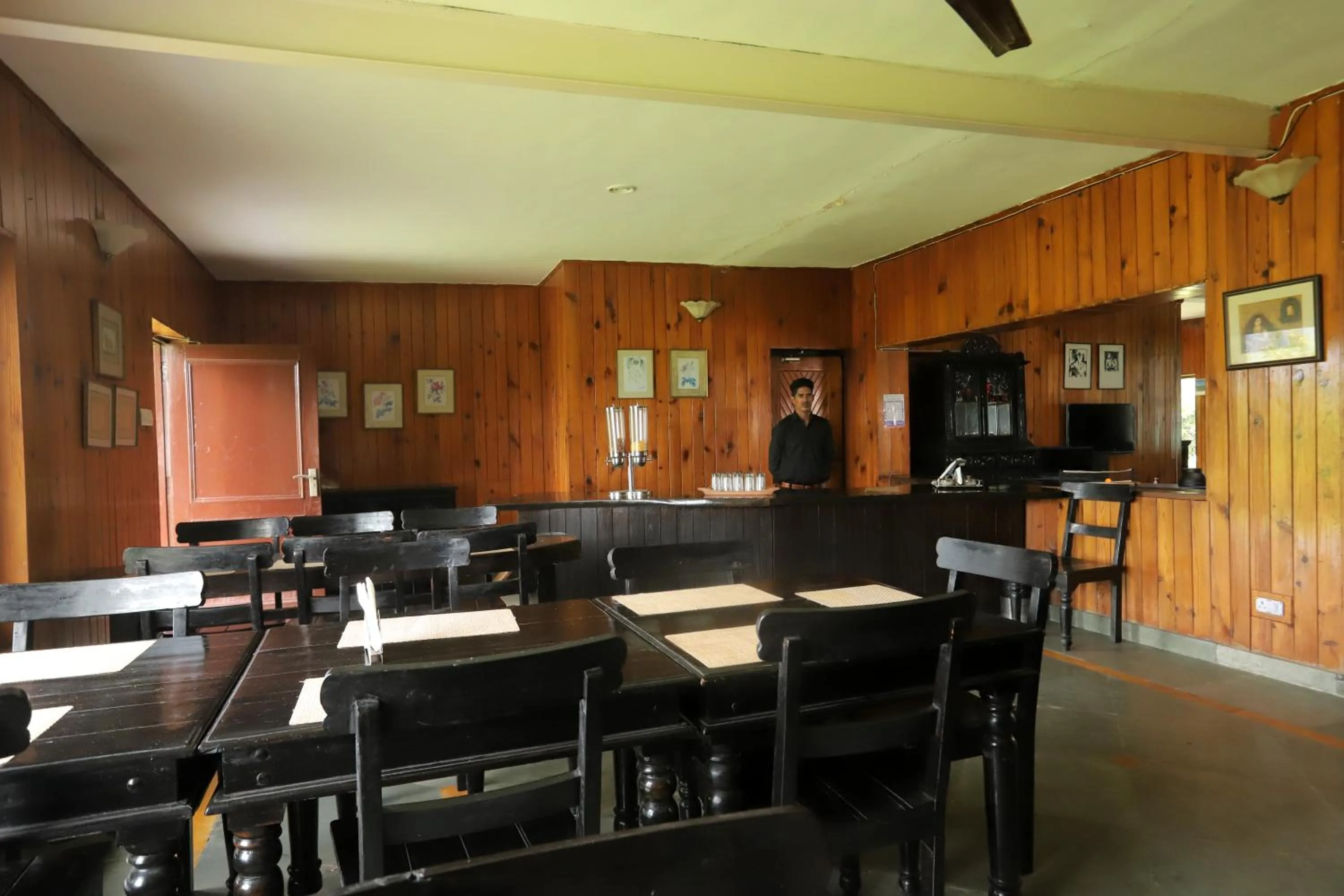 Restaurant/places to eat in Cedar Lodge By Aahma