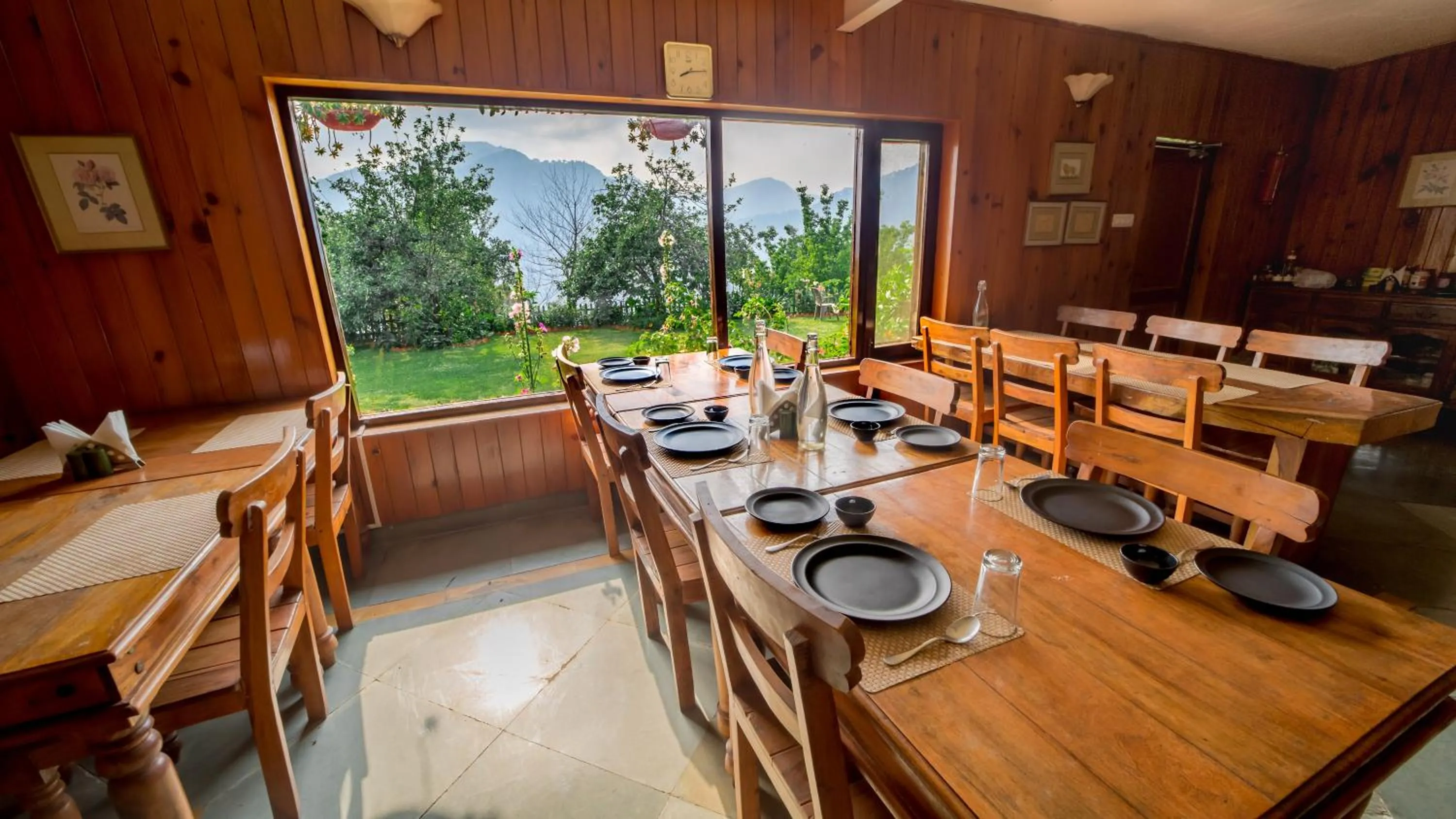 Restaurant/places to eat in Cedar Lodge By Aahma