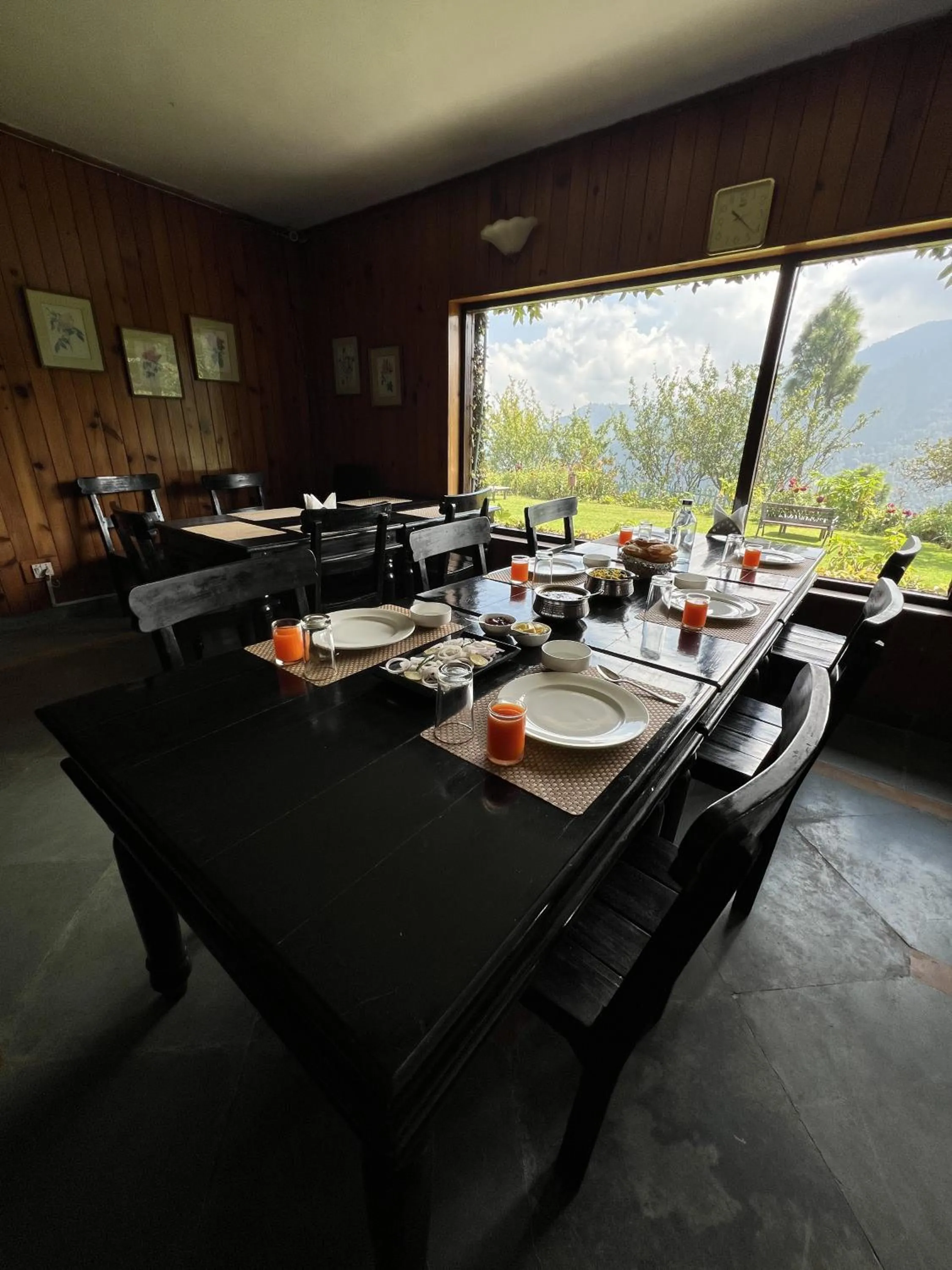 Dining area in Cedar Lodge By Aahma