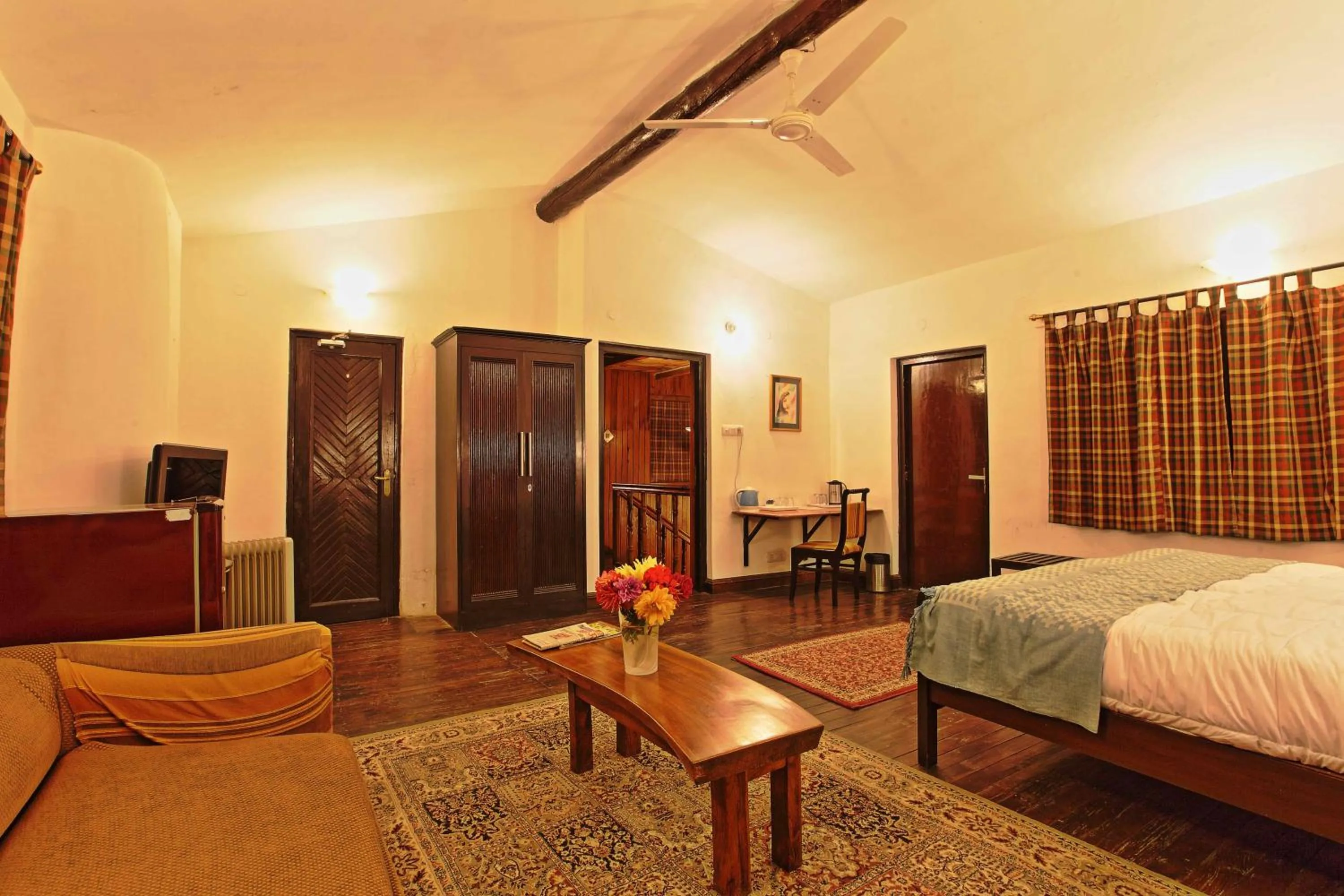 TV and multimedia, Bed in Cedar Lodge By Aahma