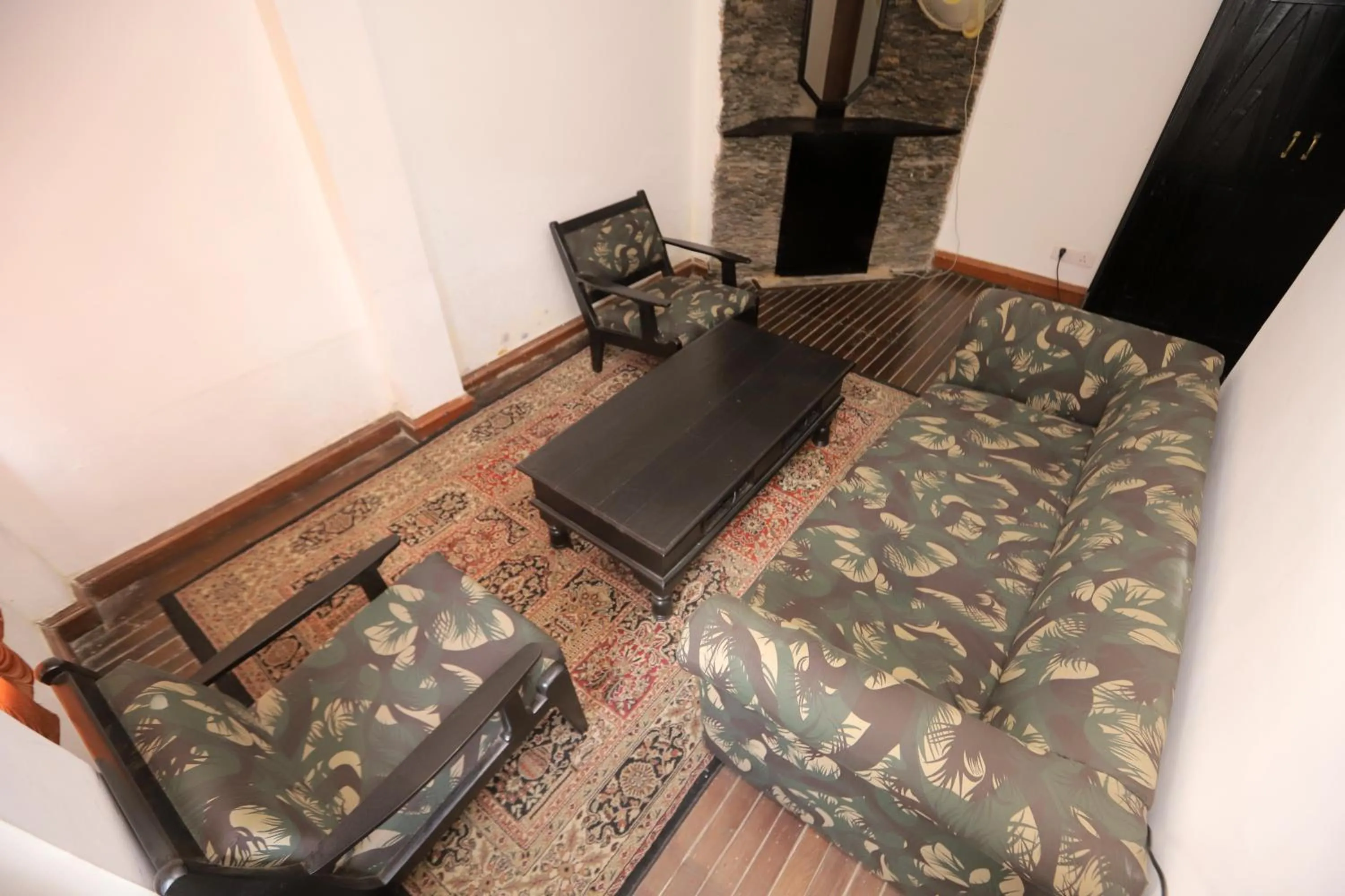 Living room in Cedar Lodge By Aahma