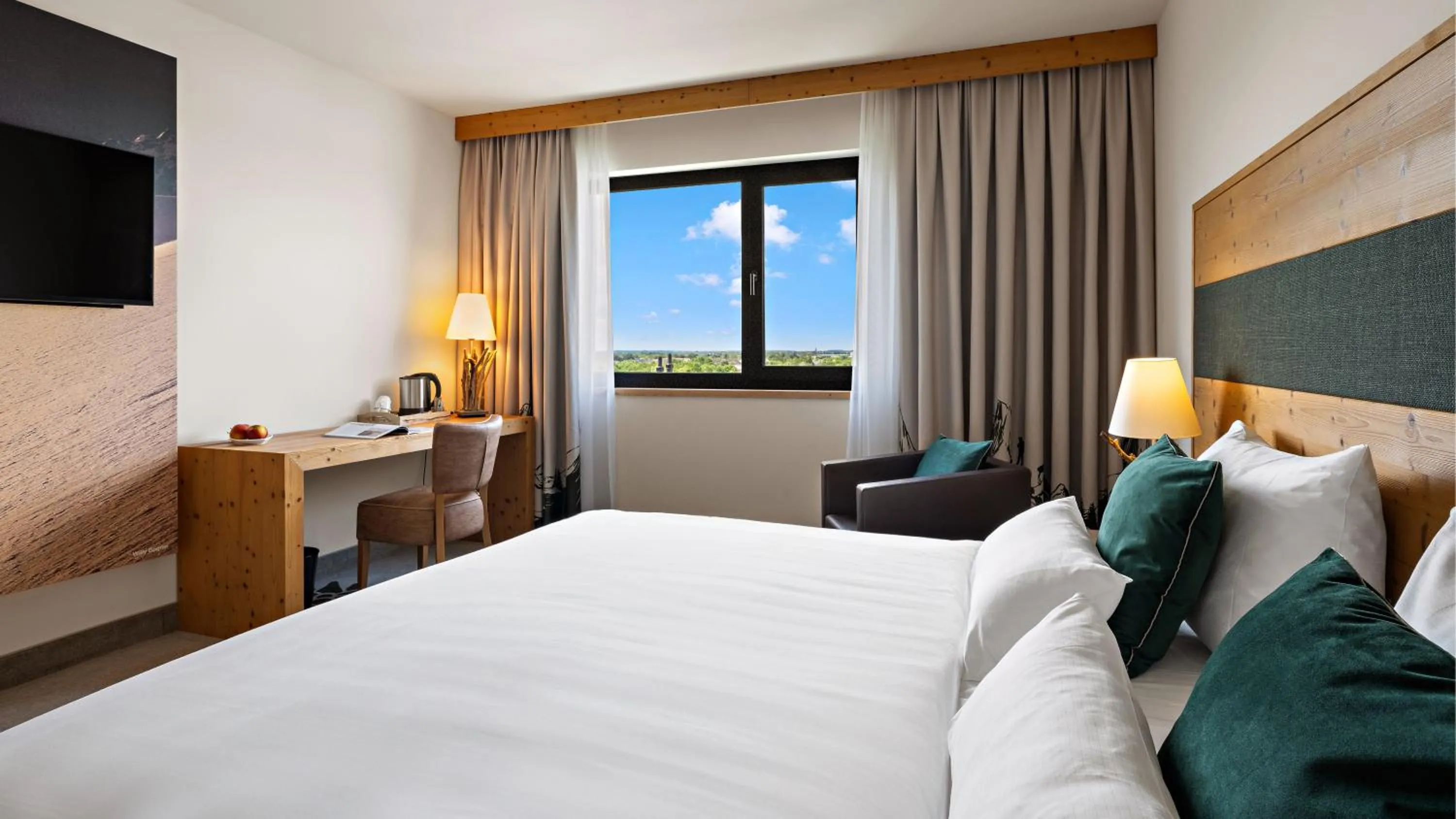 Photo of the whole room, Bed in Hotel Fire & Ice Düsseldorf/Neuss