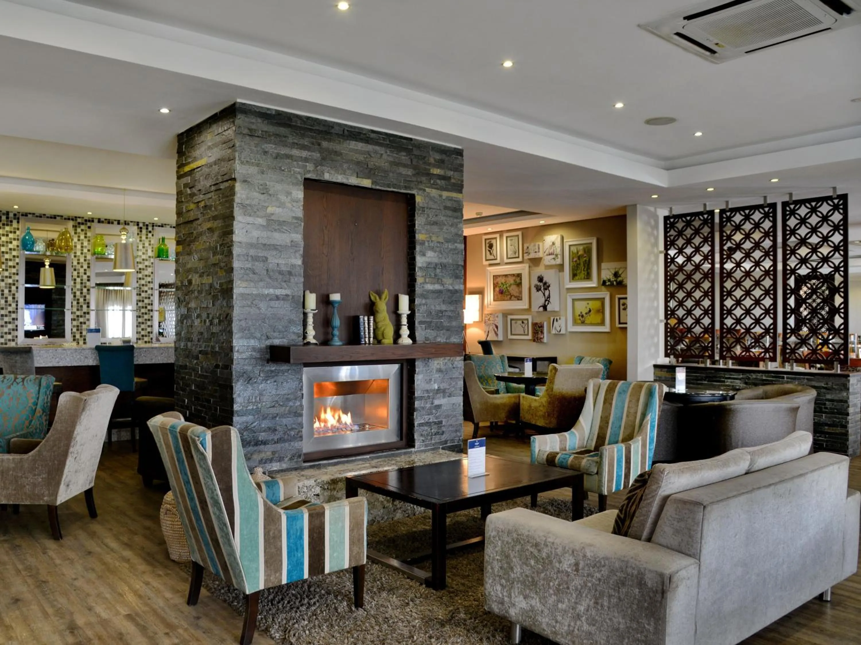 Lounge or bar in ANEW Hotel Capital Pretoria