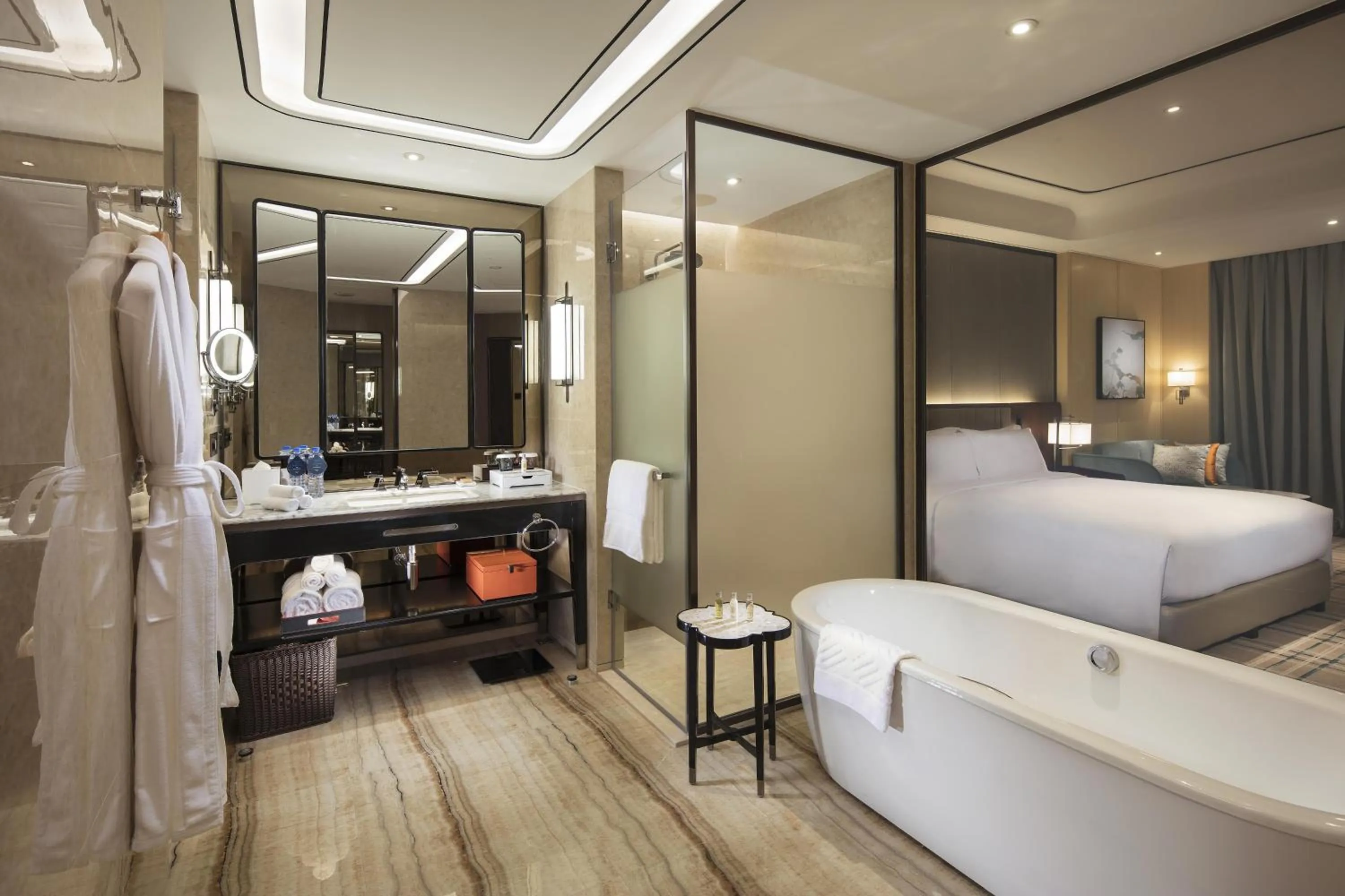 Bathroom, Bed in Hilton Fuzhou
