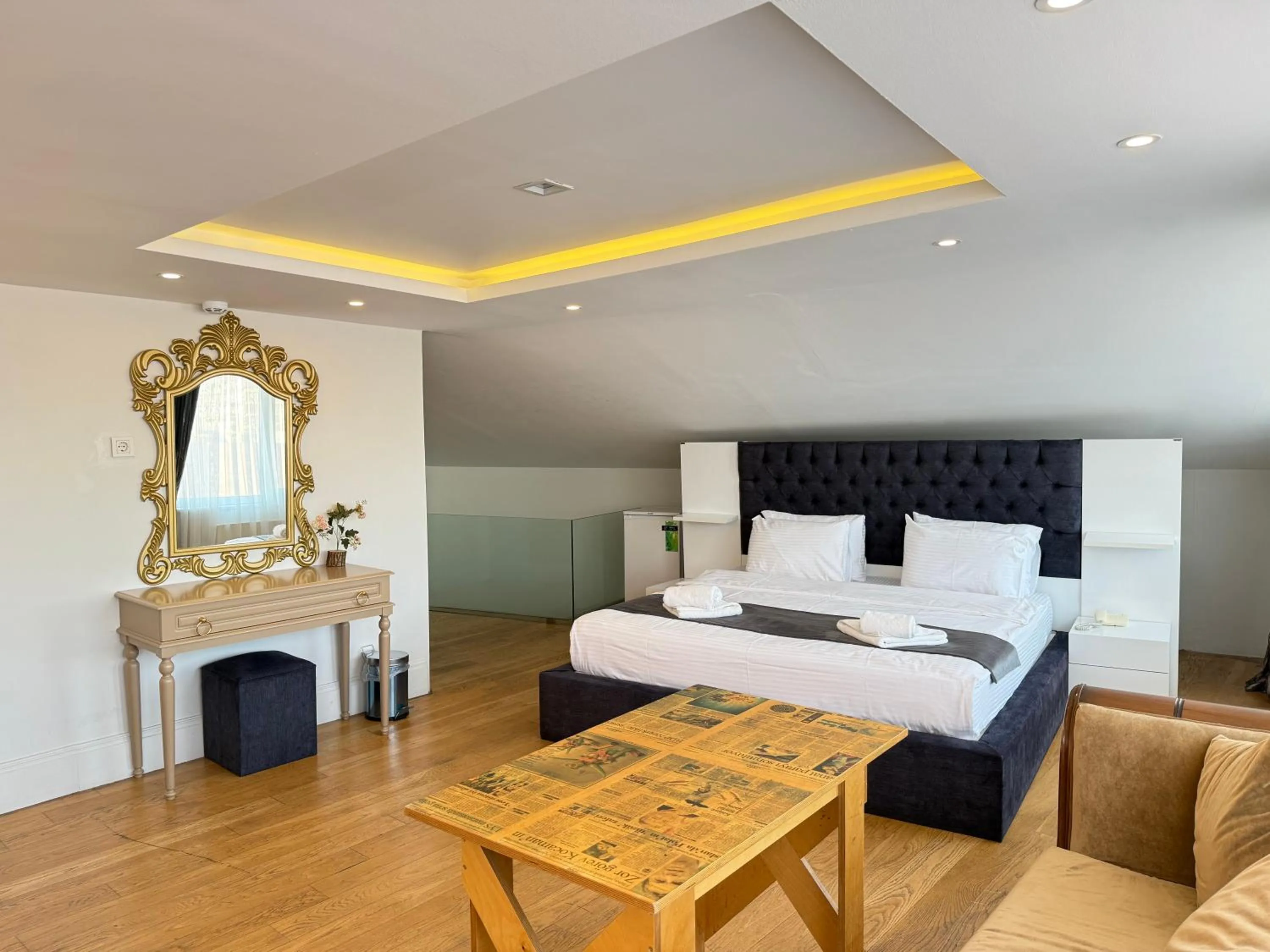 Living room, Bed in Hotel Next2