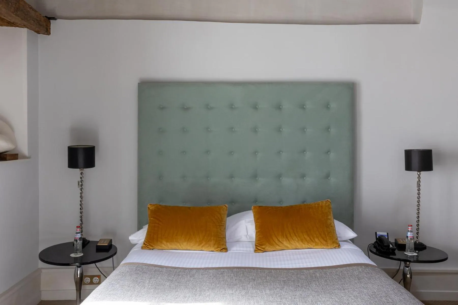 Bed in Hotel Le Place d'Armes - Relais & Châteaux