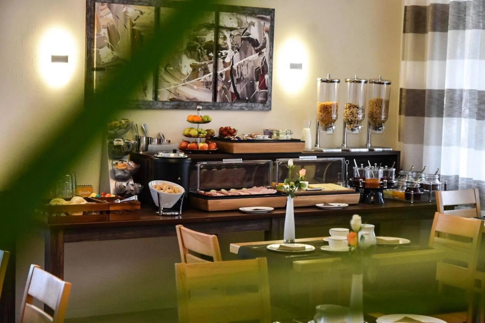 Restaurant/places to eat in Martins Klause Airport Messe Hotel - Self Check-In