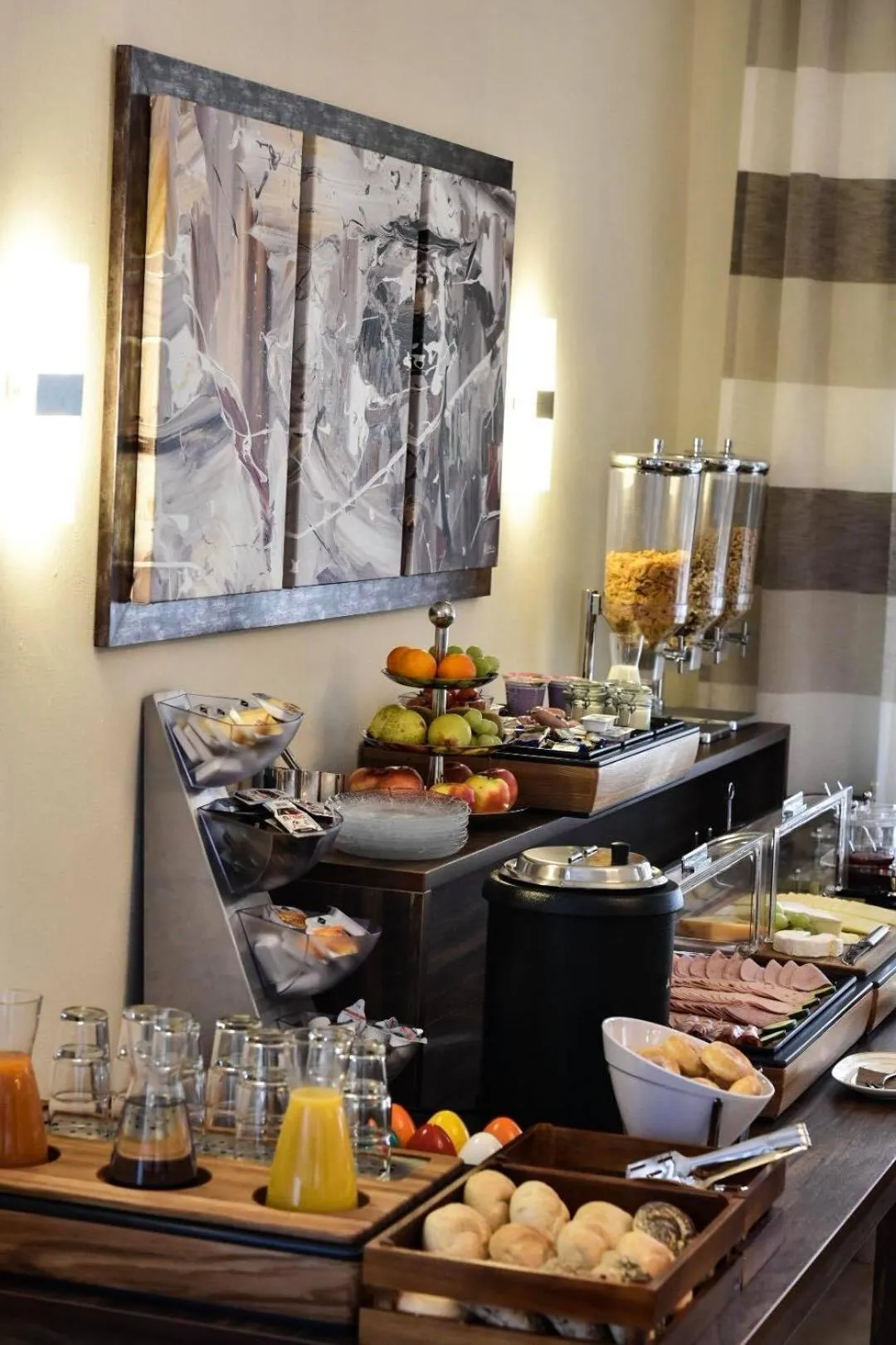 Restaurant/places to eat in Martins Klause Airport Messe Hotel - Self Check-In