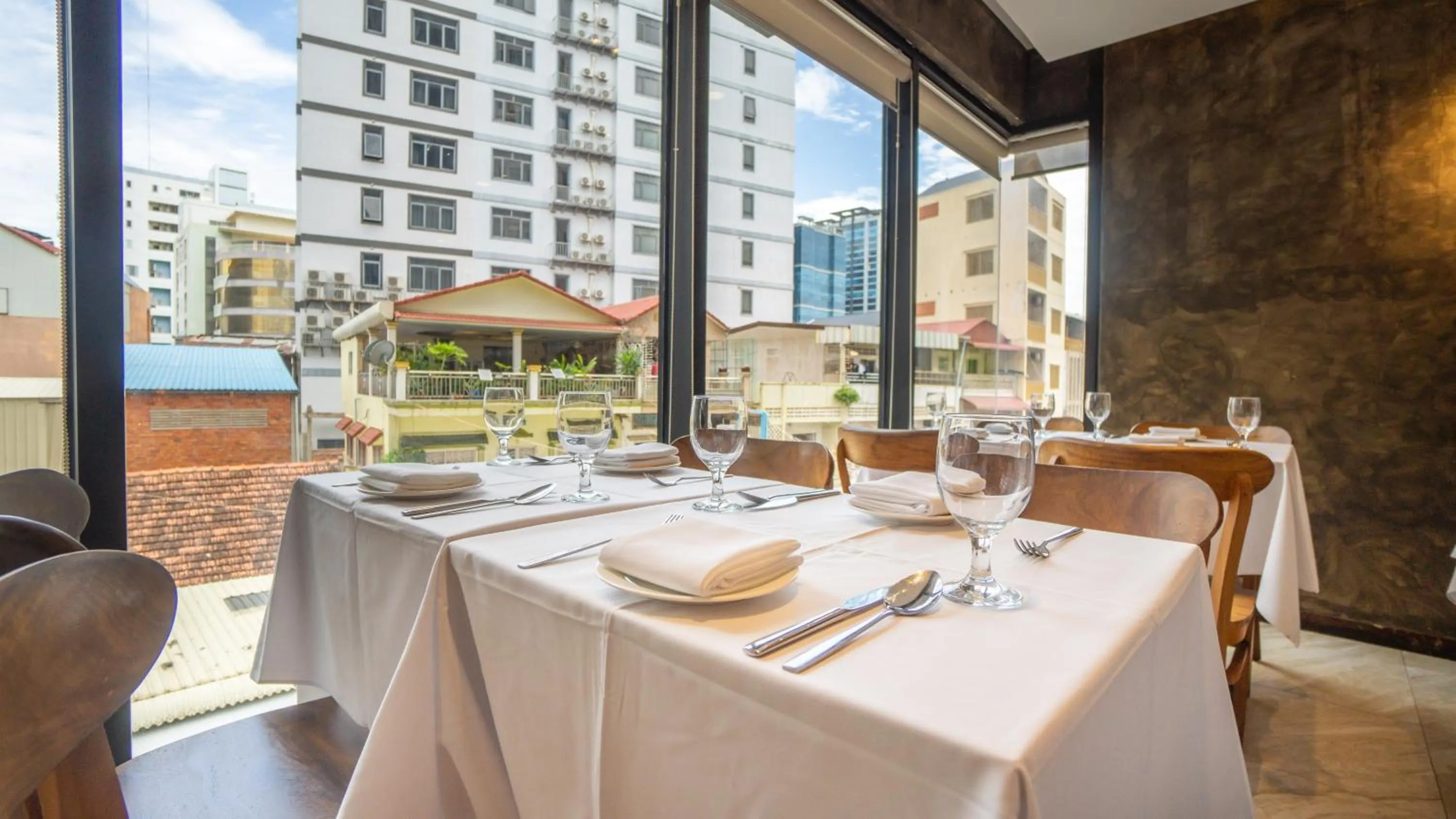 Restaurant/places to eat in SIM Boutique Hotel