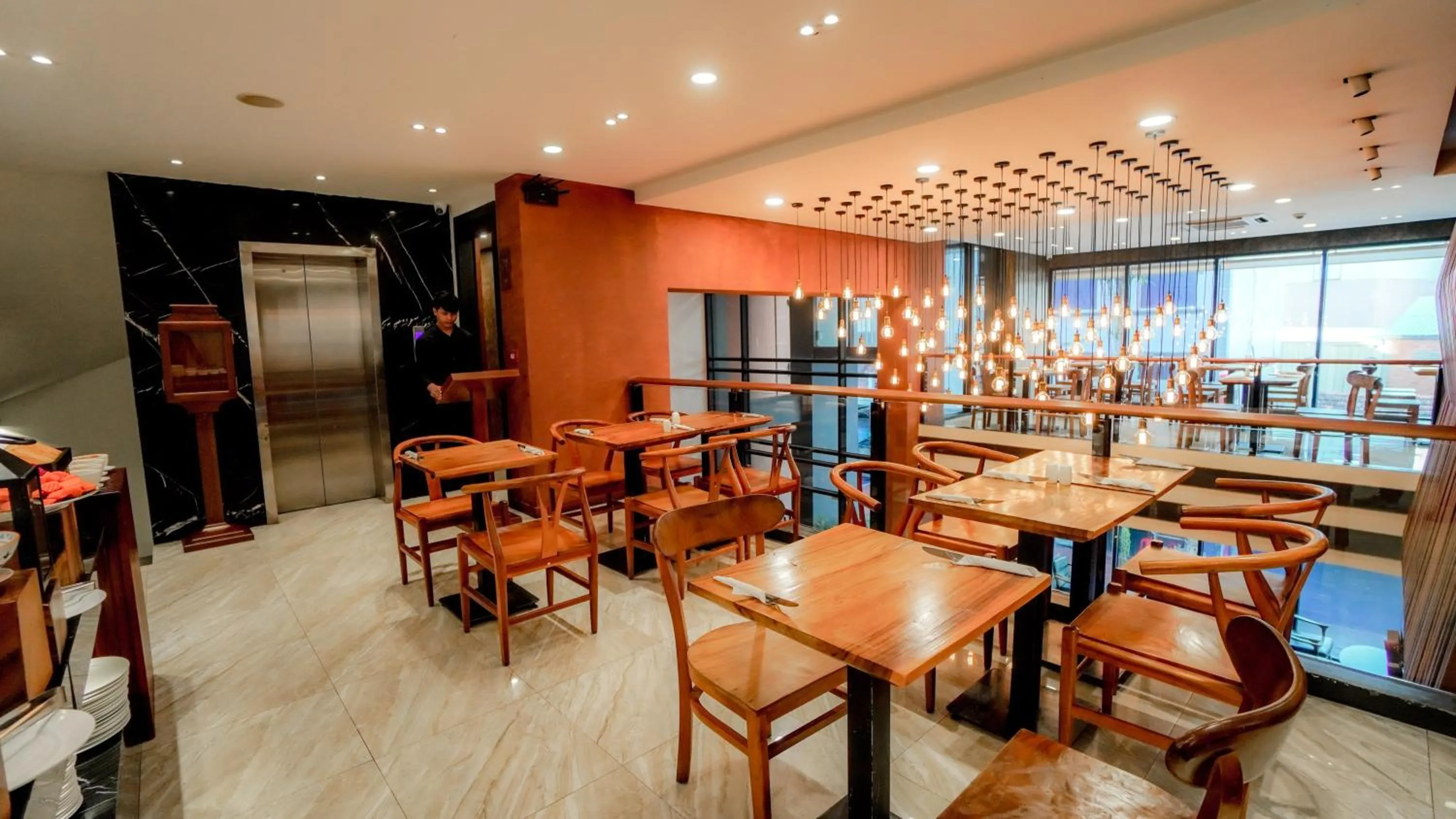 Restaurant/places to eat in SIM Boutique Hotel