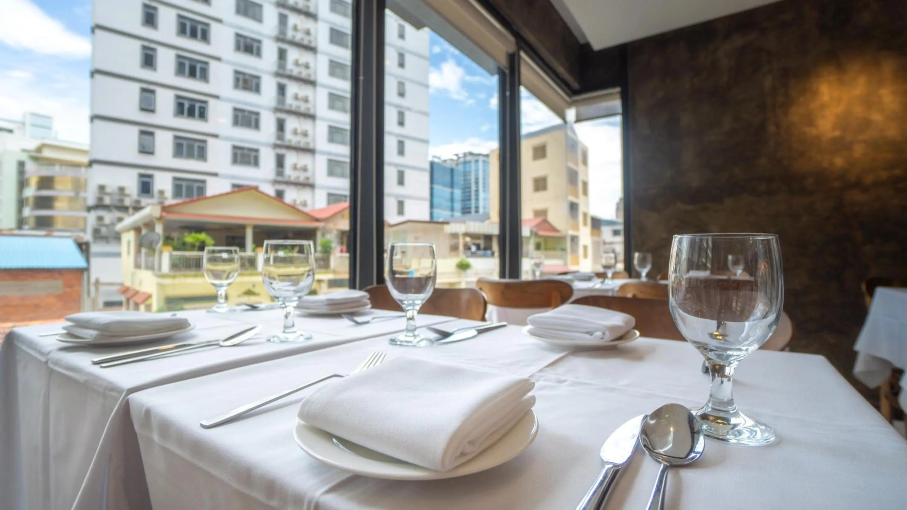 Restaurant/places to eat in SIM Boutique Hotel