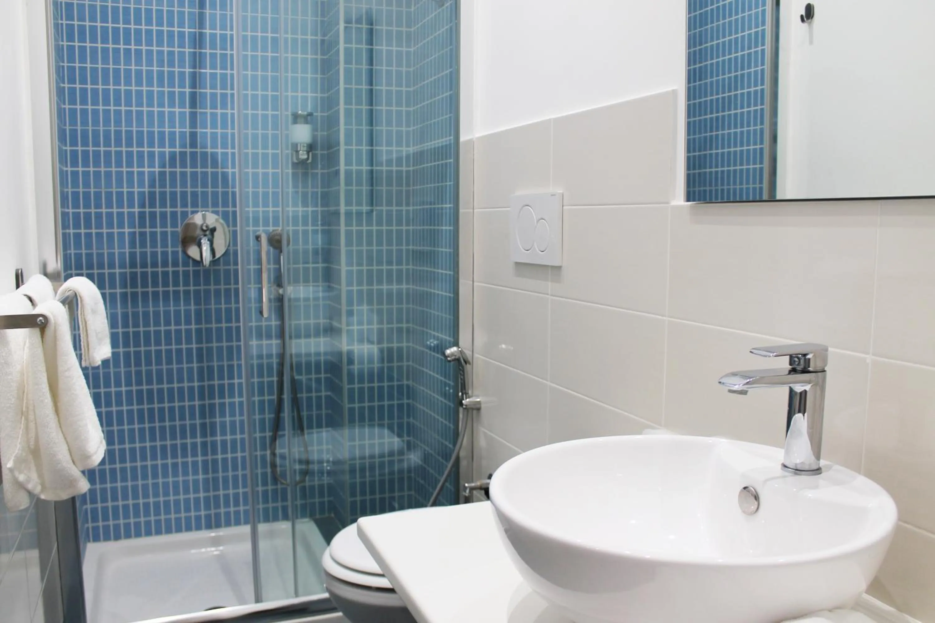 Bathroom in Mascalzone latino luxury rooms