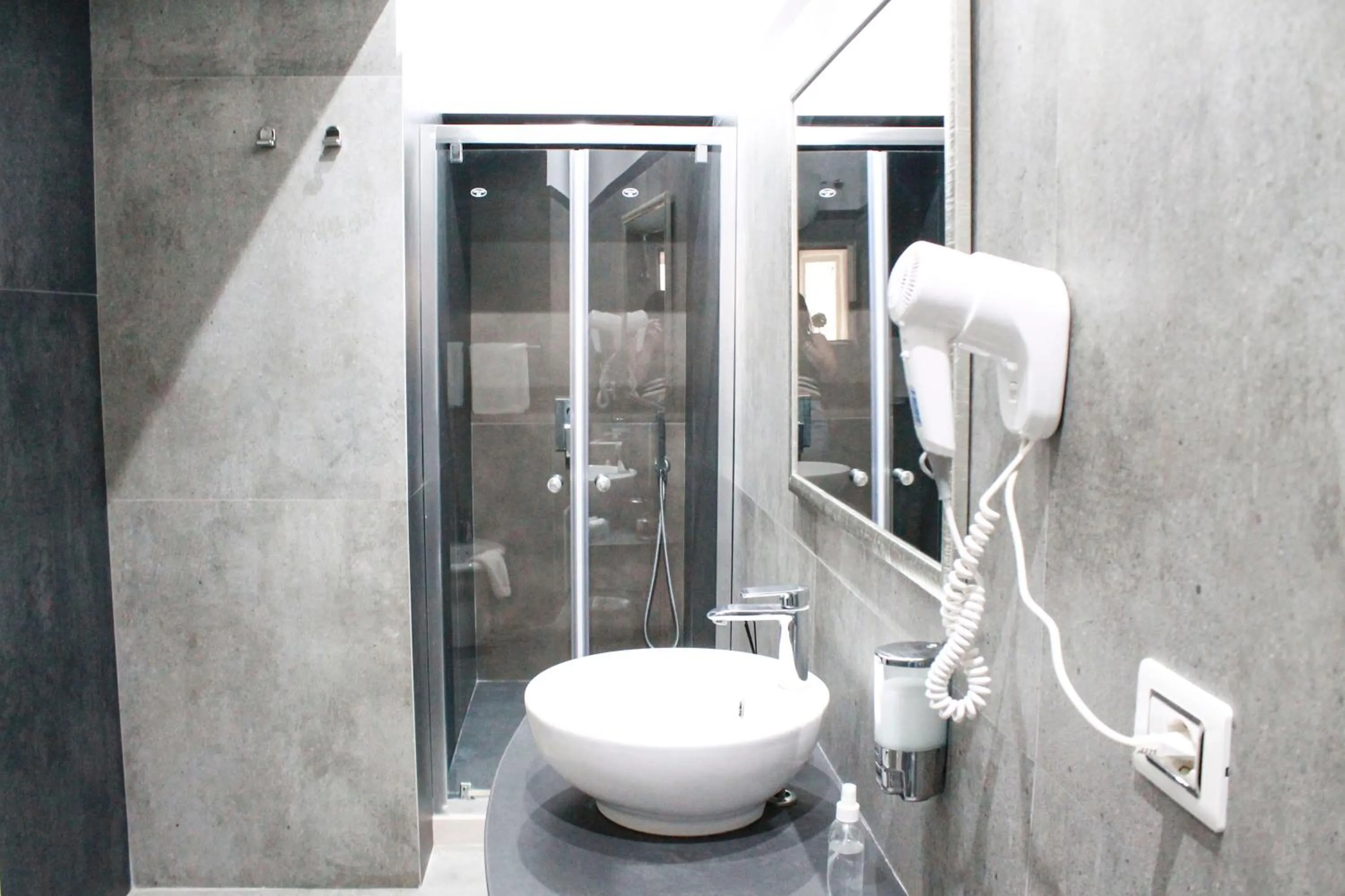 Bathroom in Mascalzone latino luxury rooms