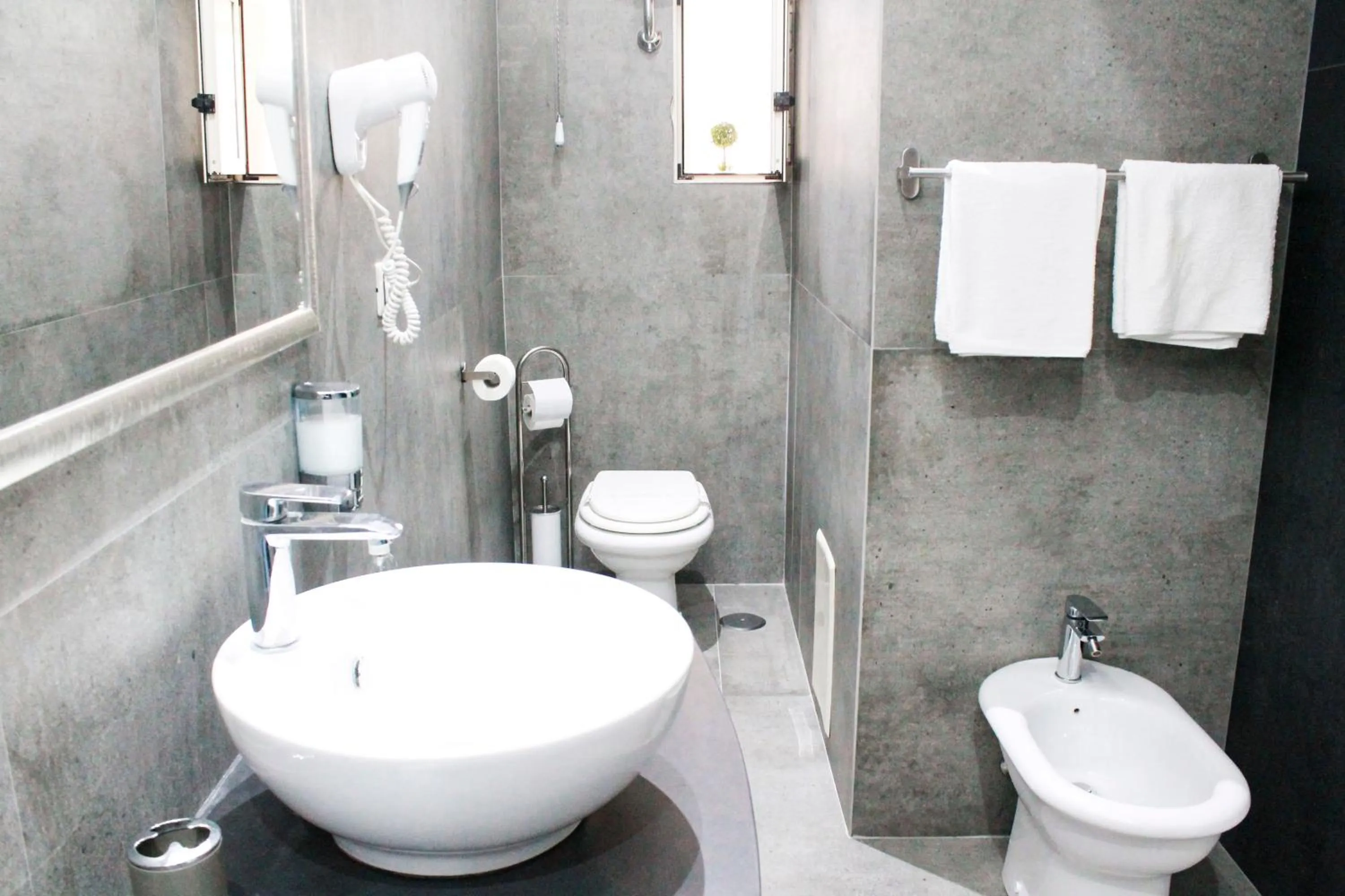 Bathroom in Mascalzone latino luxury rooms