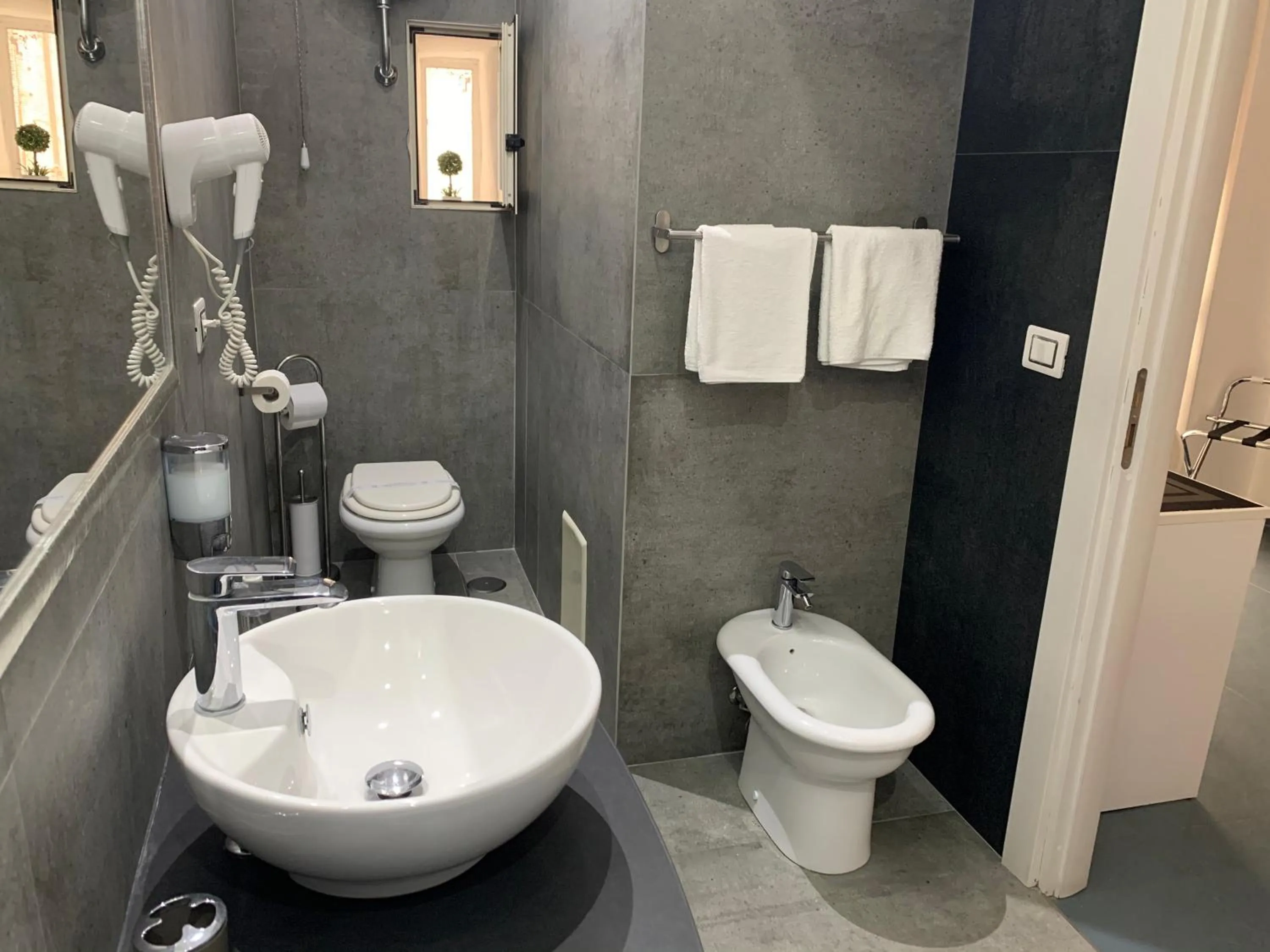 Day in Mascalzone latino luxury rooms