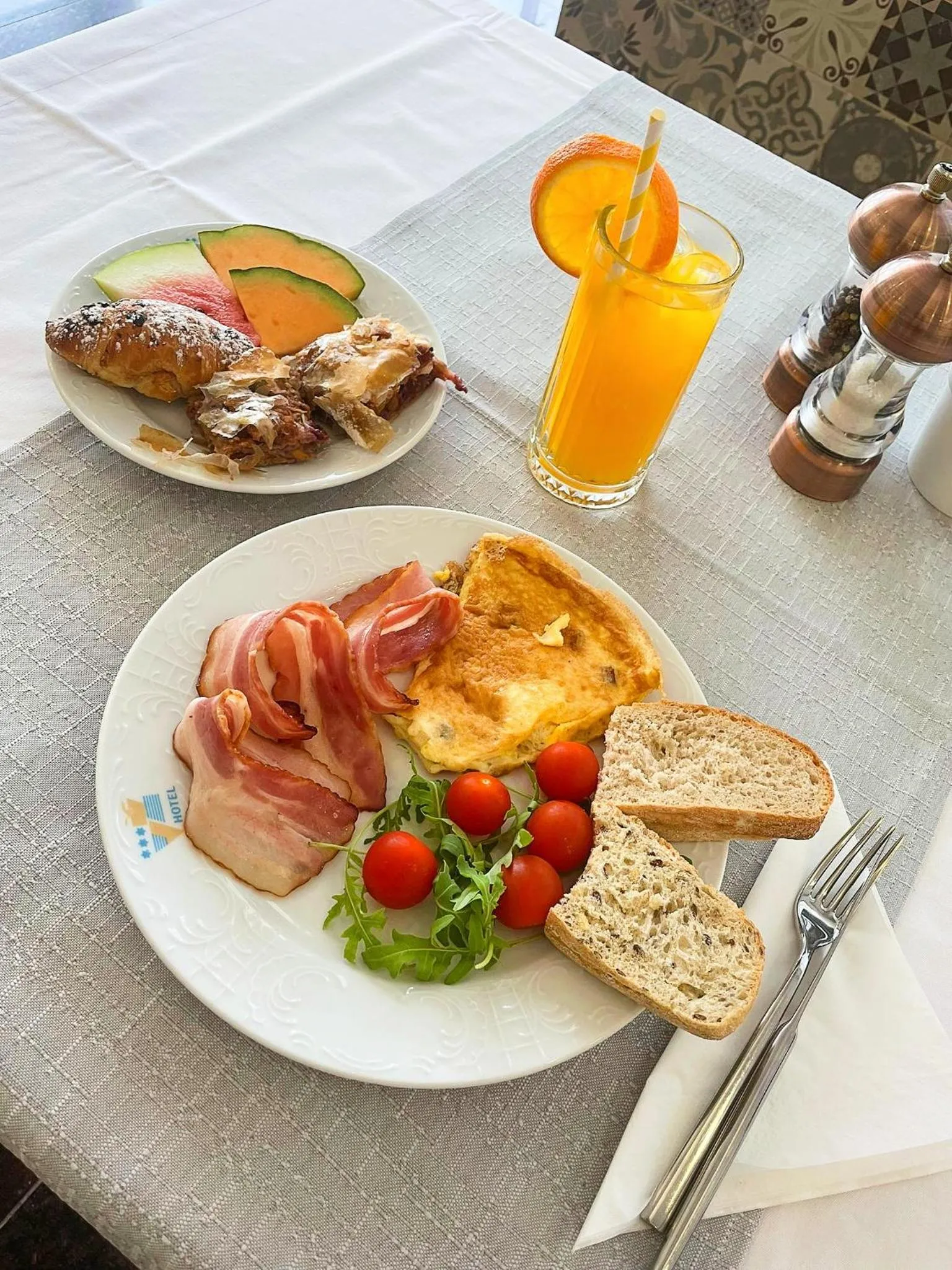 Breakfast in Hotel Riva Kaštela with swimming pool