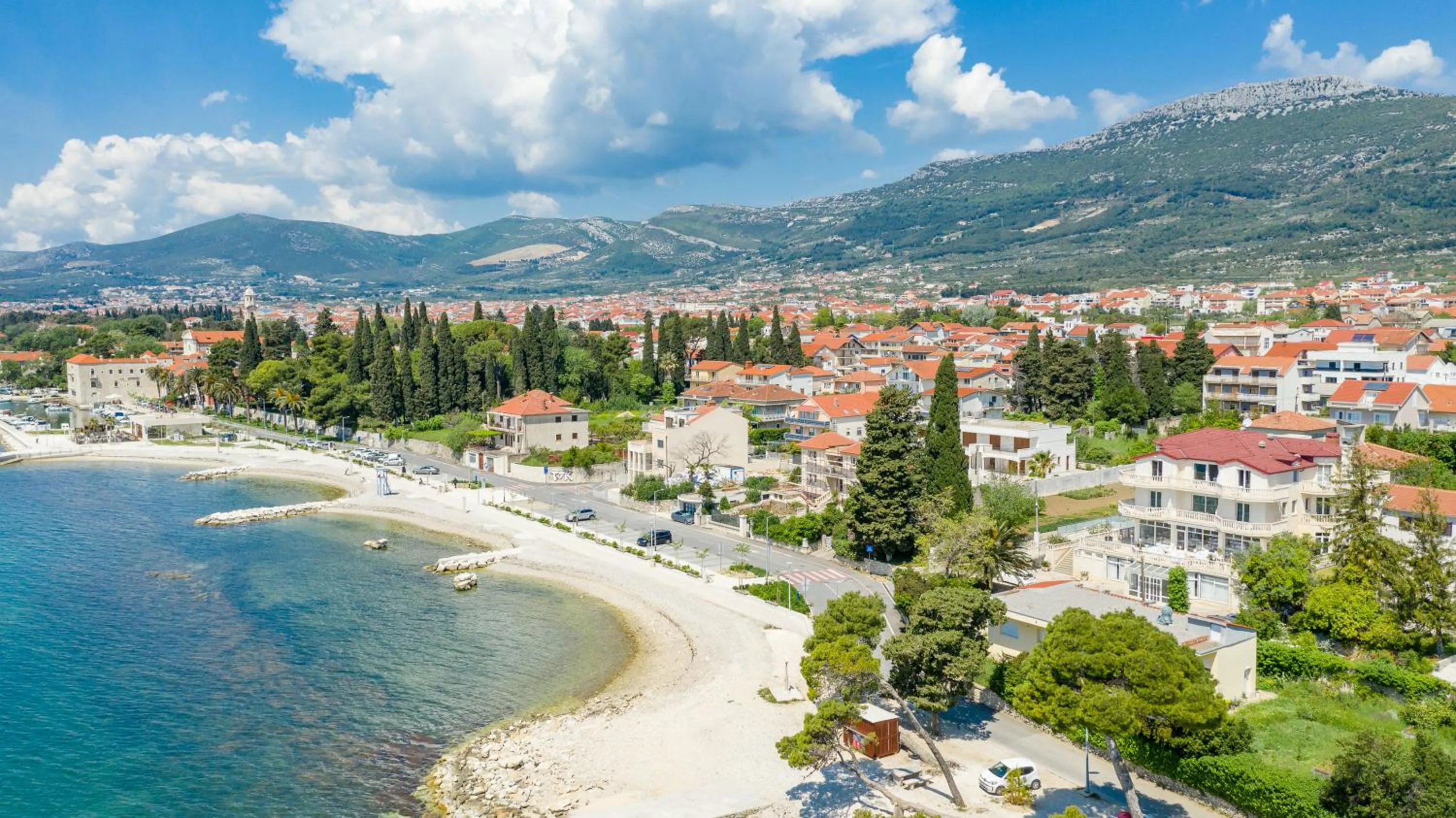 Natural landscape in Hotel Riva Kaštela with swimming pool