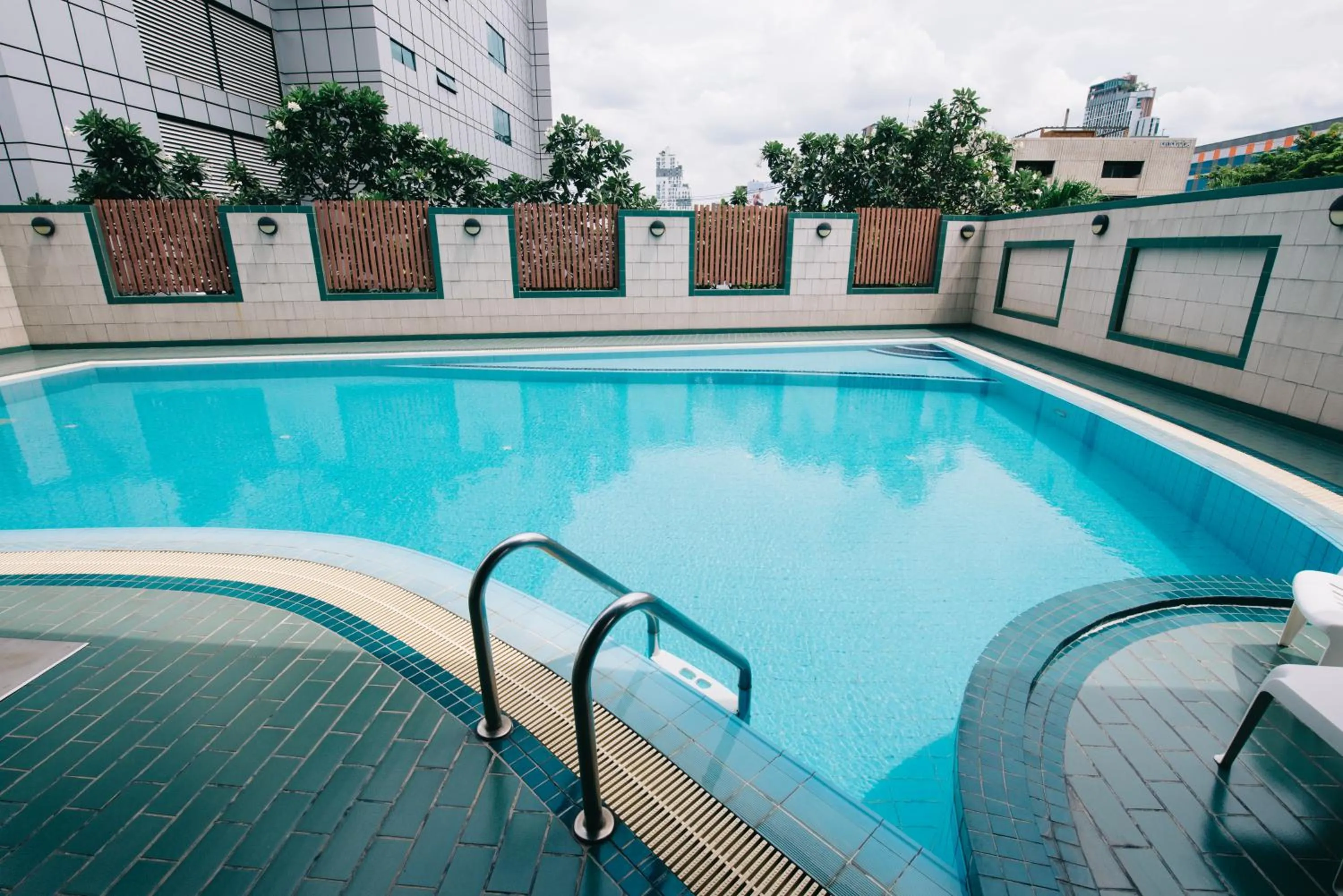 Swimming pool in Baan Pratoom