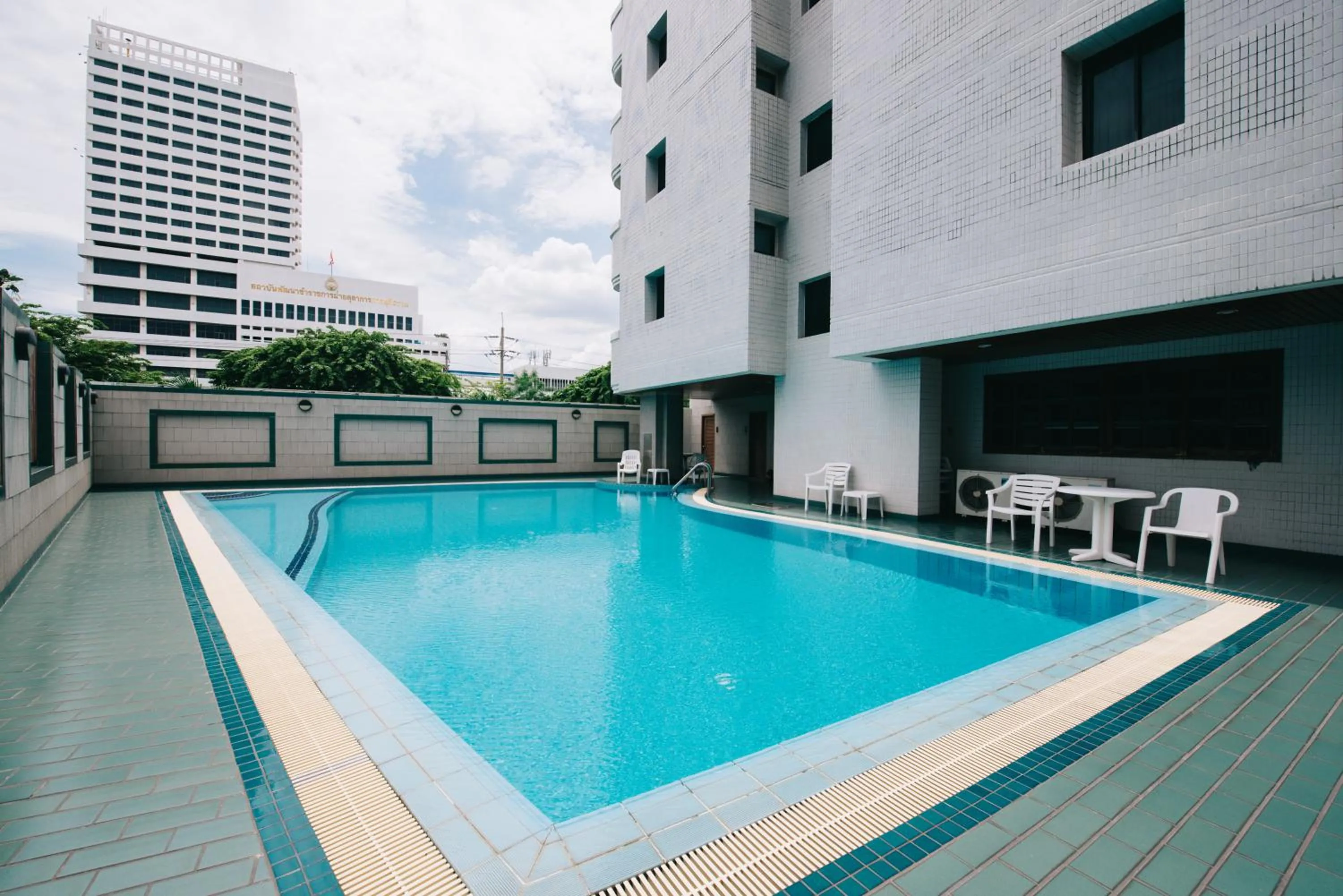 Swimming pool in Baan Pratoom