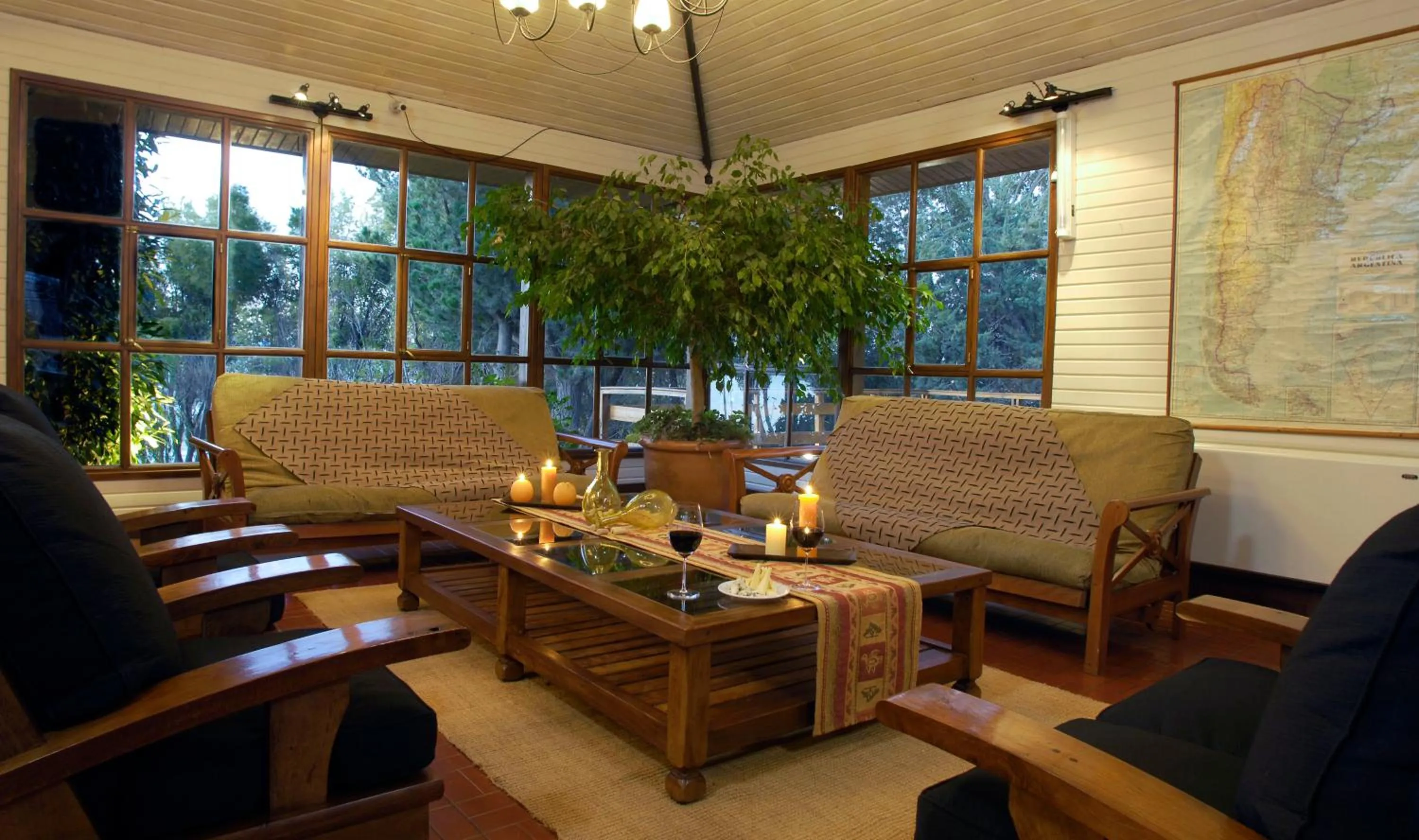 Communal lounge/ TV room in Lar Aike