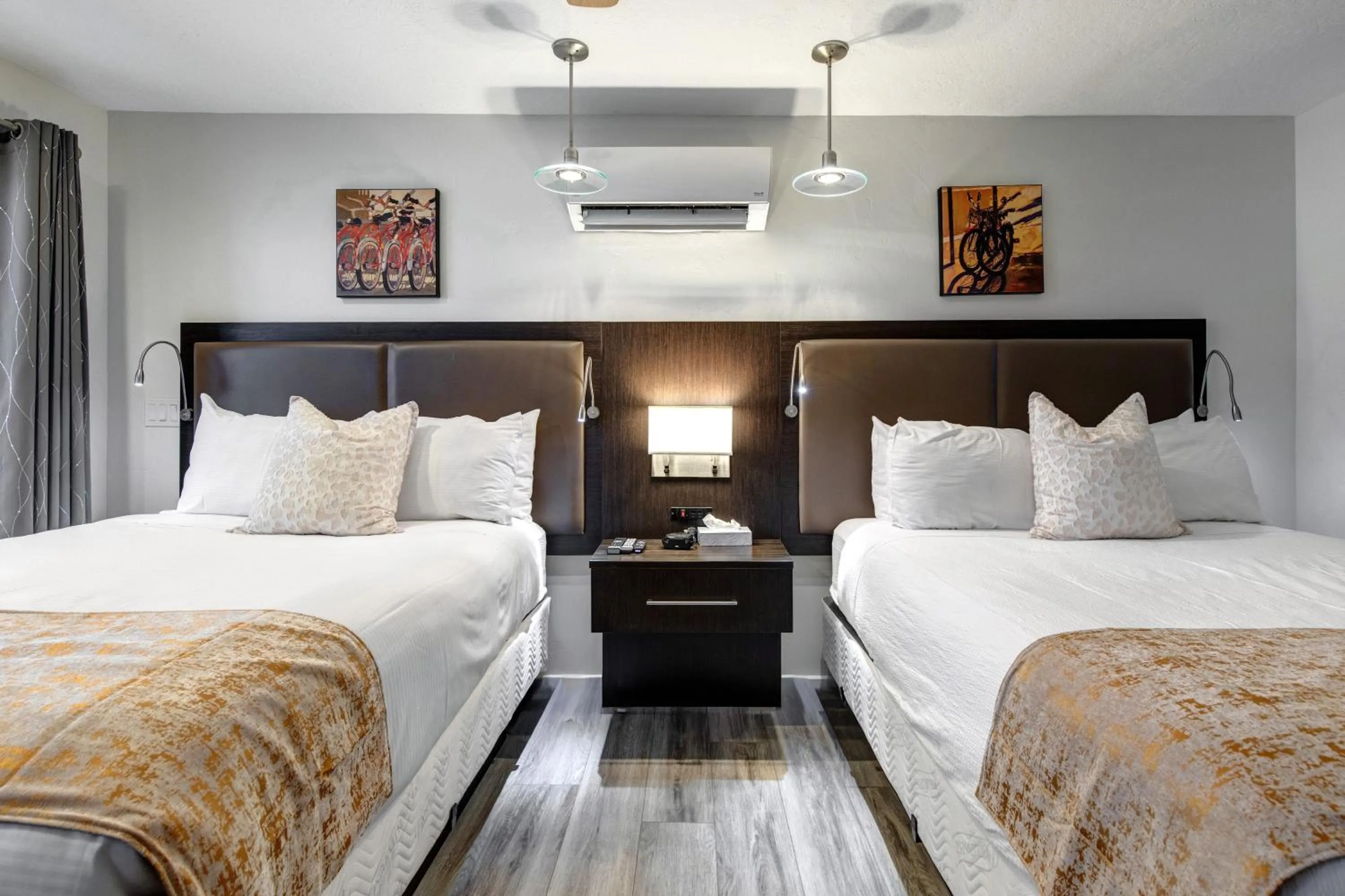 Bed in Treasure Mountain Inn