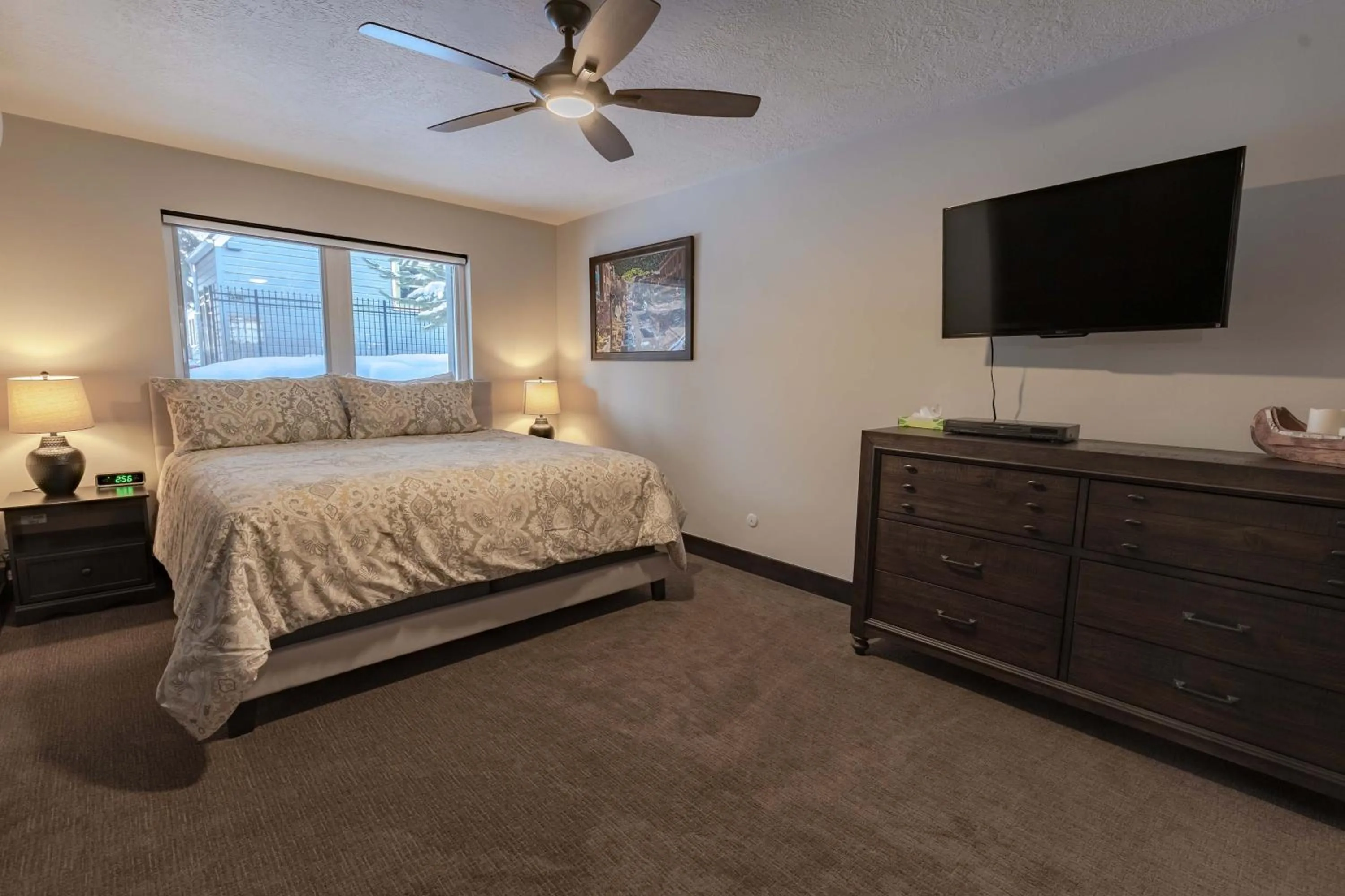 Bed in Treasure Mountain Inn